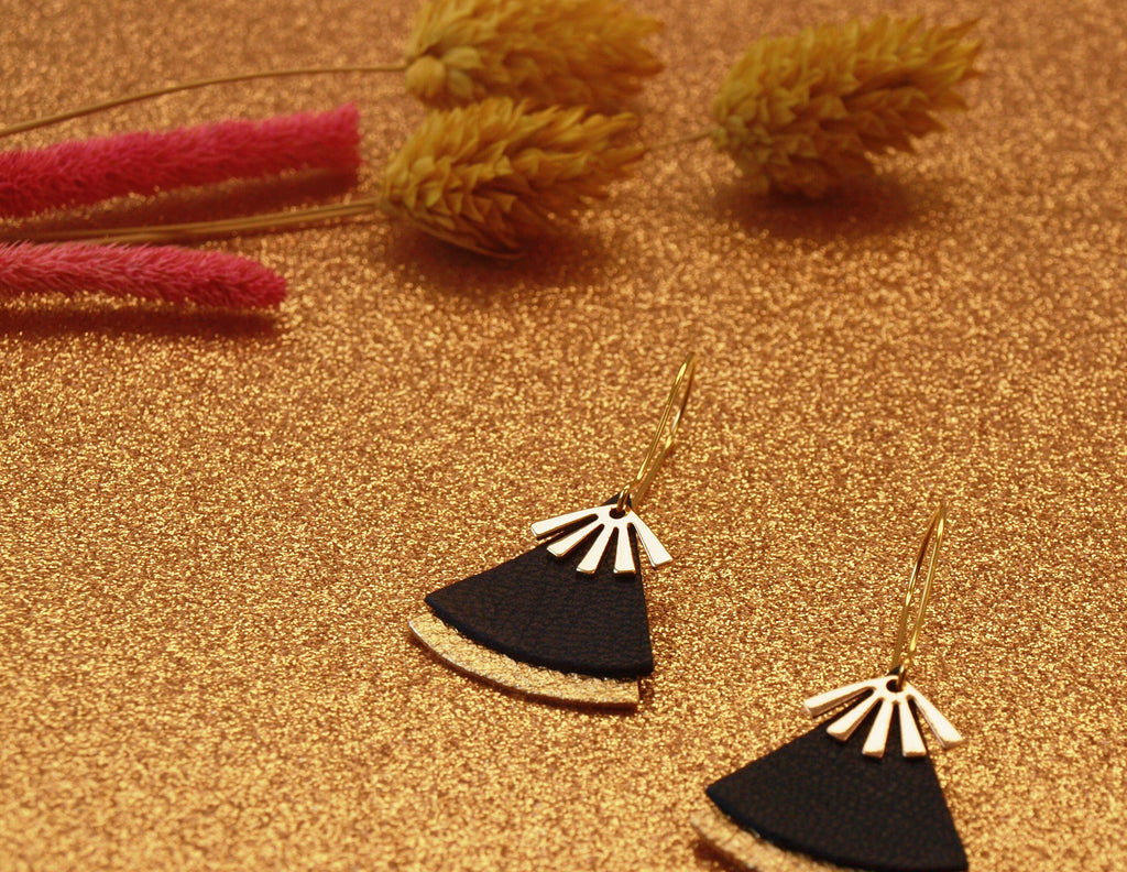 Boucles d'oreilles cuir noir et or, forme éventail - boucles d'oreilles art déco, ethniques modèle STELLA