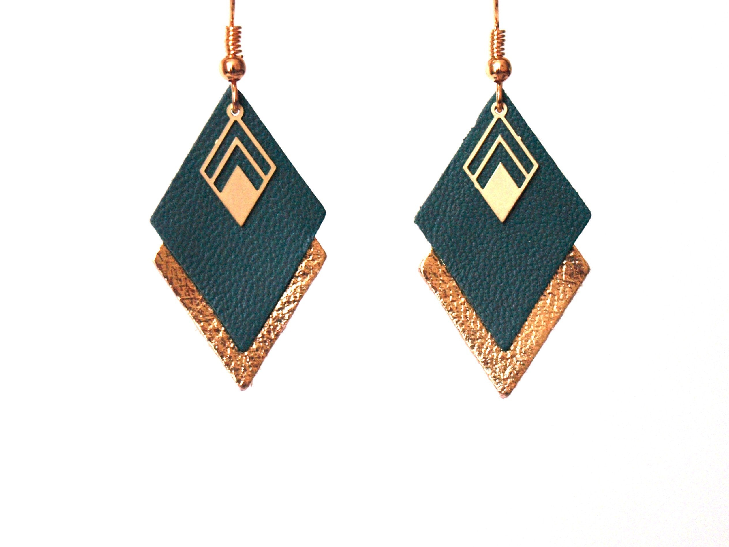 Boucles d'oreilles cuir vert et or, losanges de cuir vert émeraude et doré - boucles d'oreilles graphiques géométriques - modèle LYA - noël