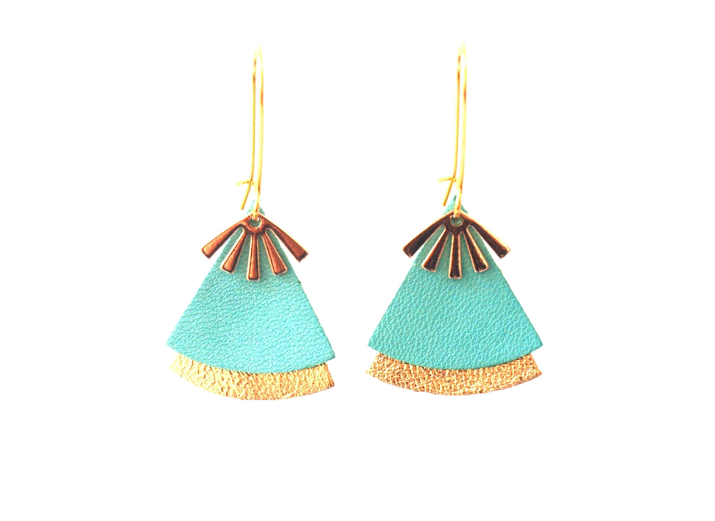 Boucles d'oreilles cuir bleu céladon, turquoise et or, forme éventail - boucles d'oreilles ethniques modèle STELLA