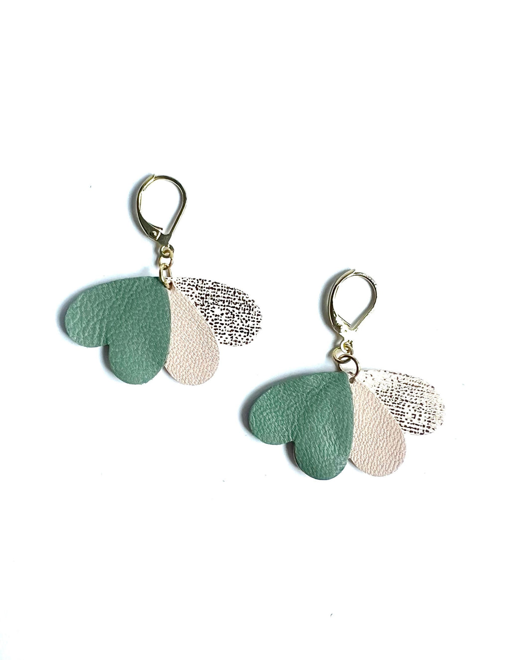 Boucles d’oreilles cœurs en cuir upcyclé, bijoux artisanaux légers faits main pour femme, cadeau original, vert sauge rose pastel et or rose