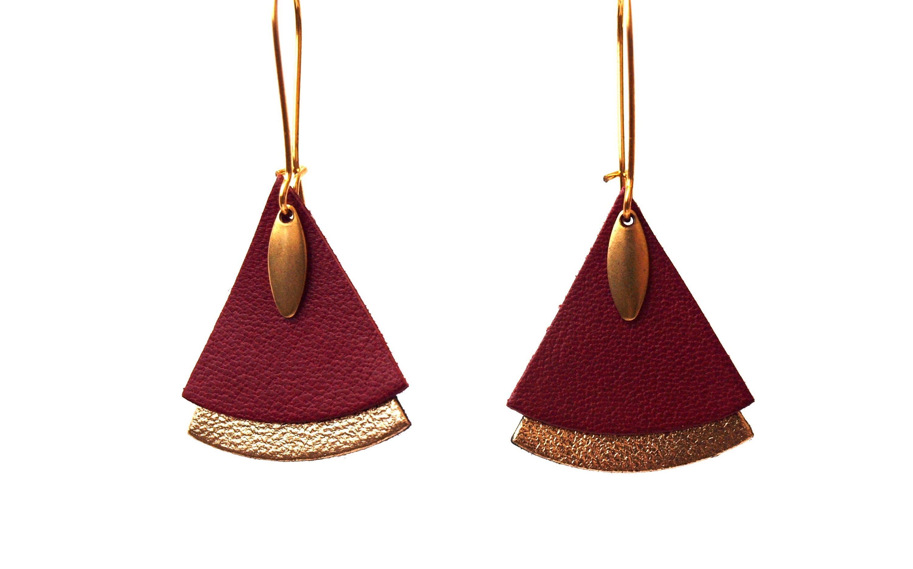 Boucles d'oreilles éventail cuir bordeaux et or- laiton brut - boucles d'oreilles japonisantes - boucles d'oreilles ethniques modèle SAFIYA