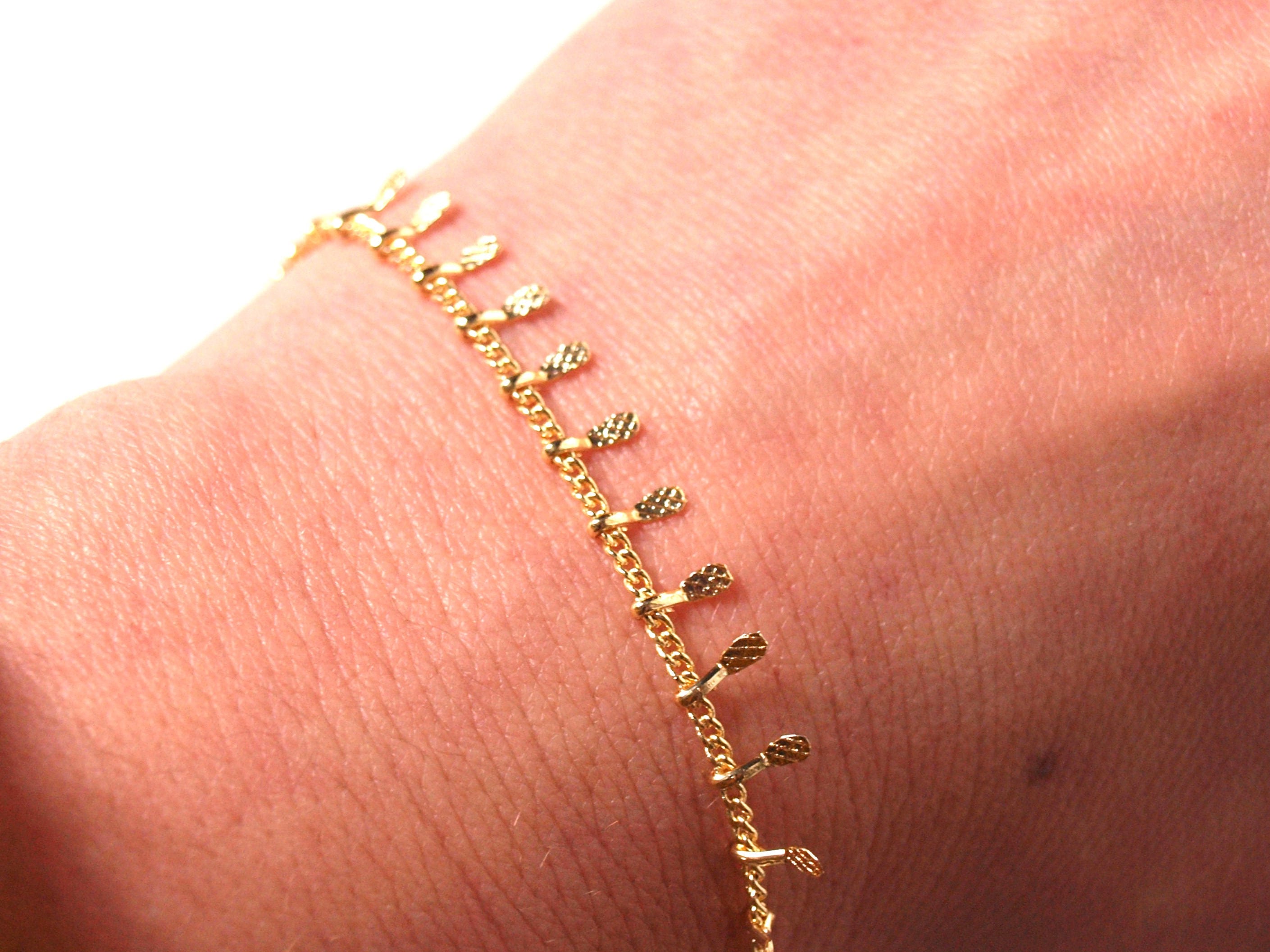 Bracelet fin or - chaîne maille breloques texturées - bracelet femme - superposition bracelets- bracelet bohème - plaqué or - saint valentin