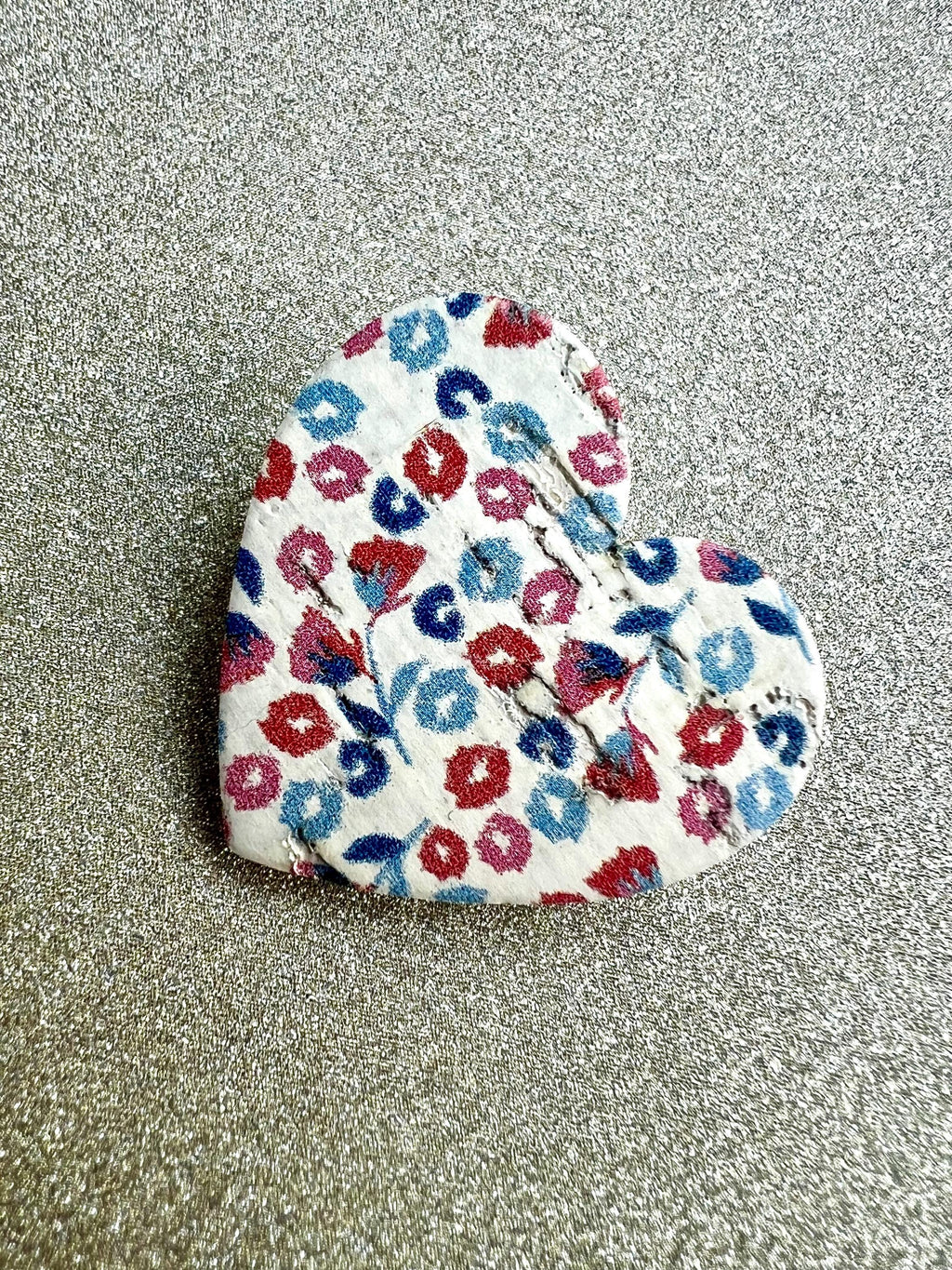 Broche cœur fleurs multicolores liège et cuir - cadeau fête des mères - cadeau maîtresse - cadeau pour elle - cadeau femme  broche originale