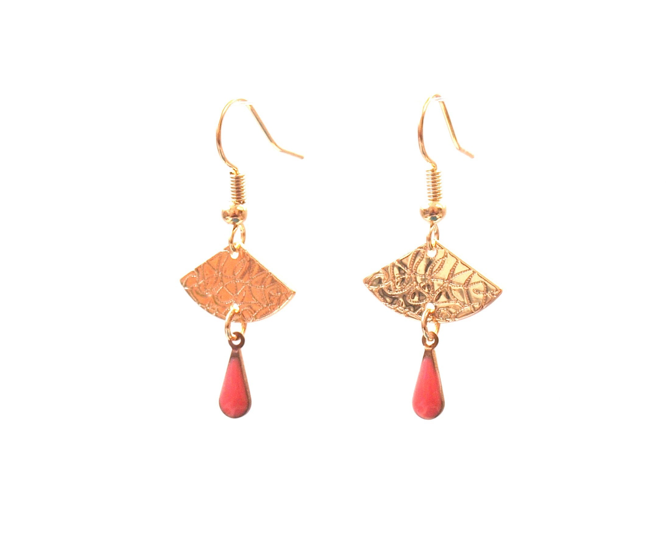Boucles d'oreilles dorées discrètes rose et or - boucles d'oreilles éventail corail - modèle EVA