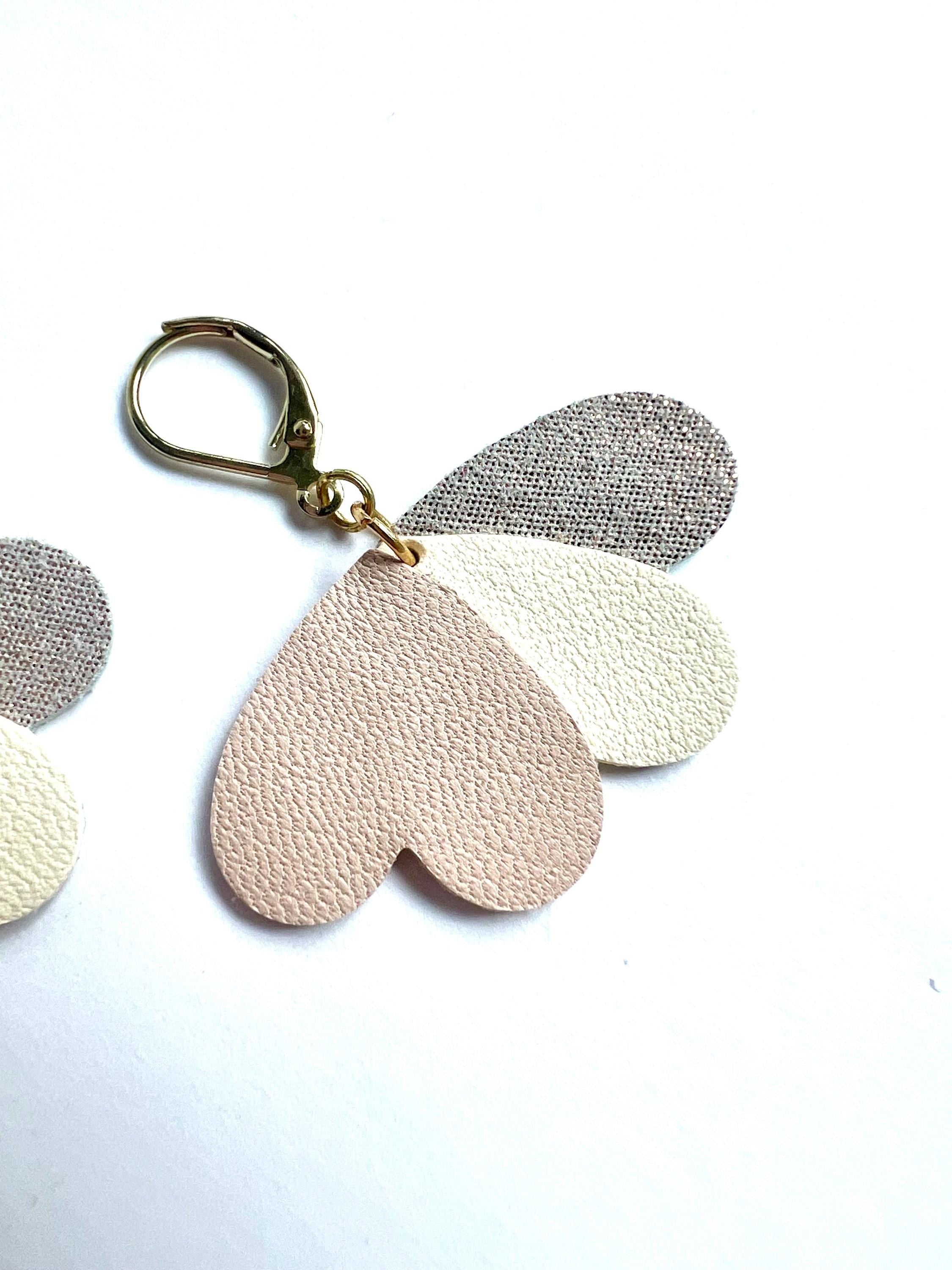 Boucles d’oreilles nude cœurs en cuir upcyclé, bijoux artisanaux légers faits main pour femme, cadeau original, fête des mères