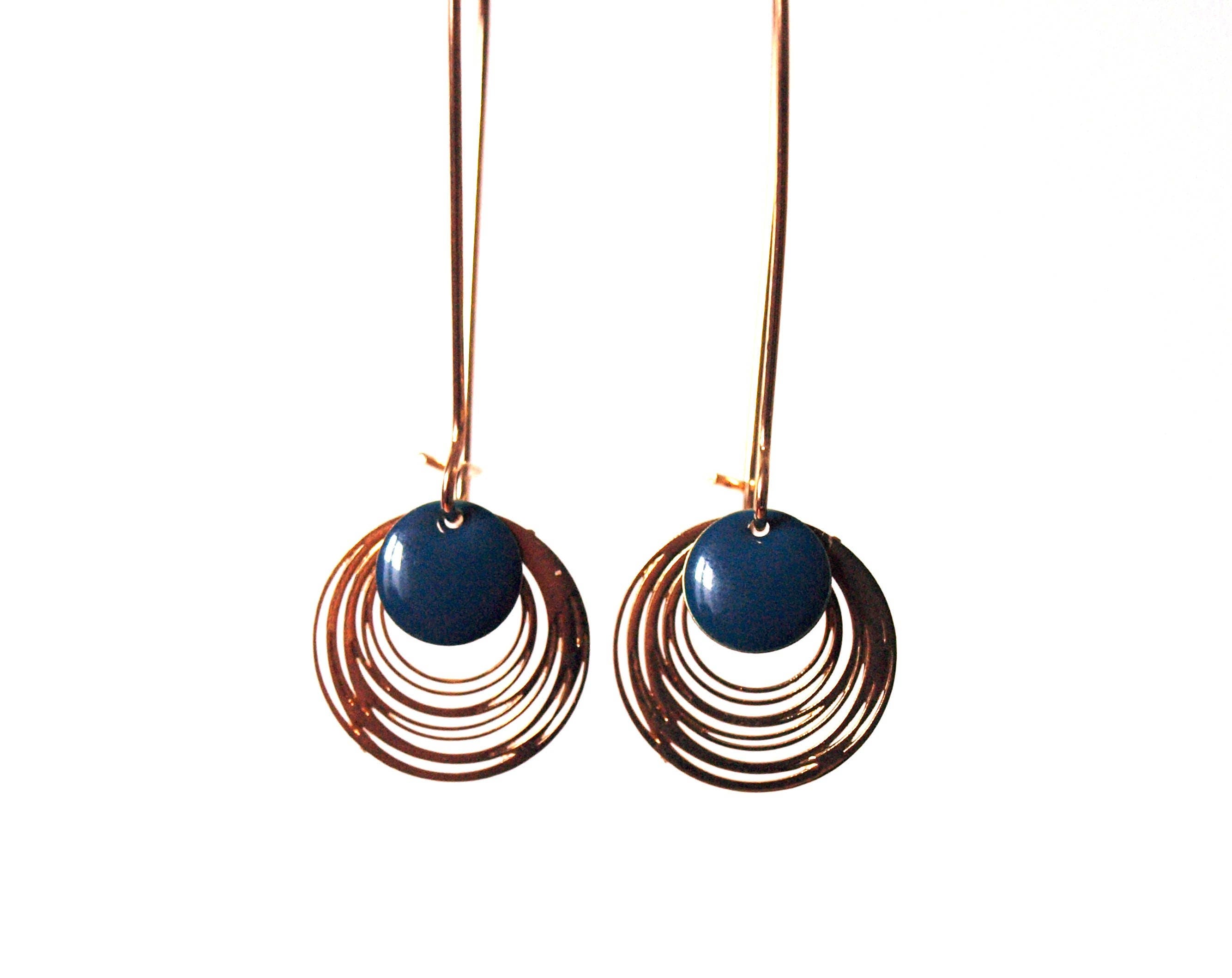 Boucles d'oreilles sequins émaillés bleu canard et doré - longues boucles d'oreilles design minimaliste et épuré - rond - by nat m