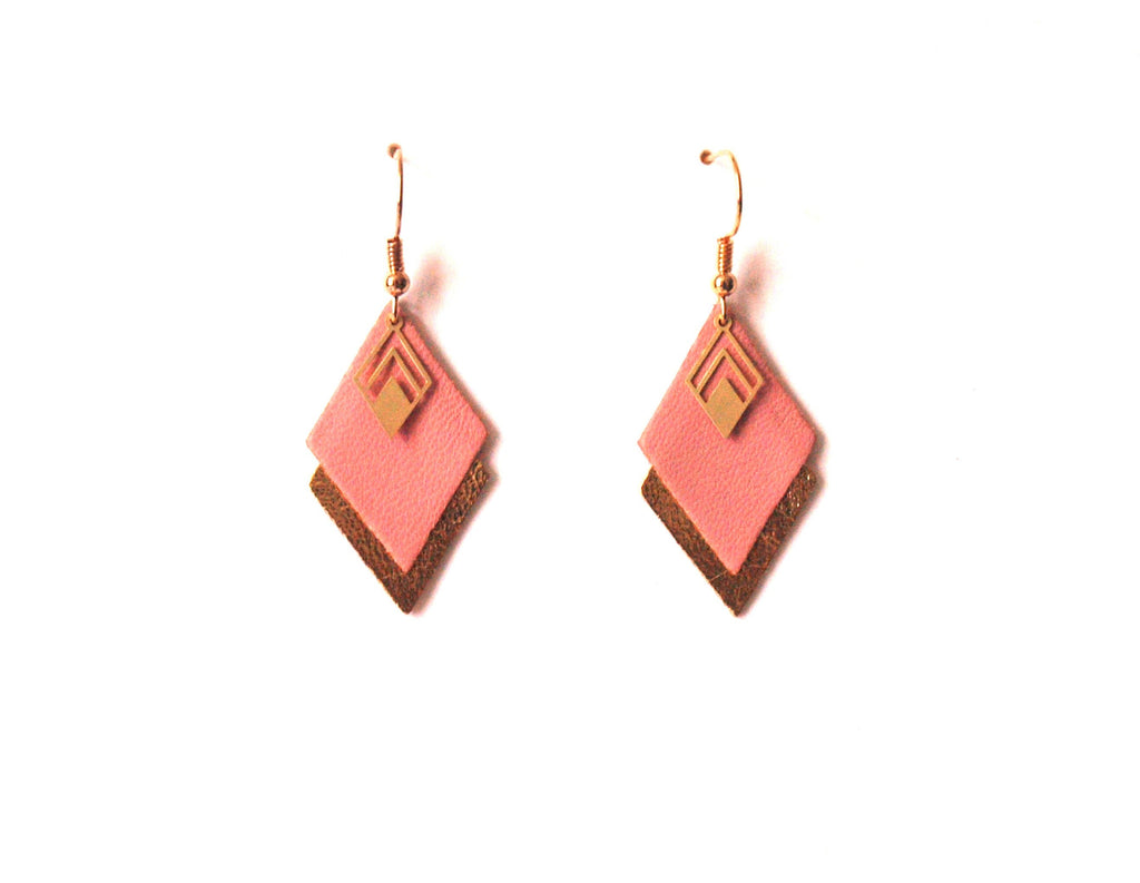 Boucles d'oreilles cuir rose, vieux rose et doré, boucles d'oreilles graphiques losanges - modèle LYA - cadeau de noël pour femme pour elle