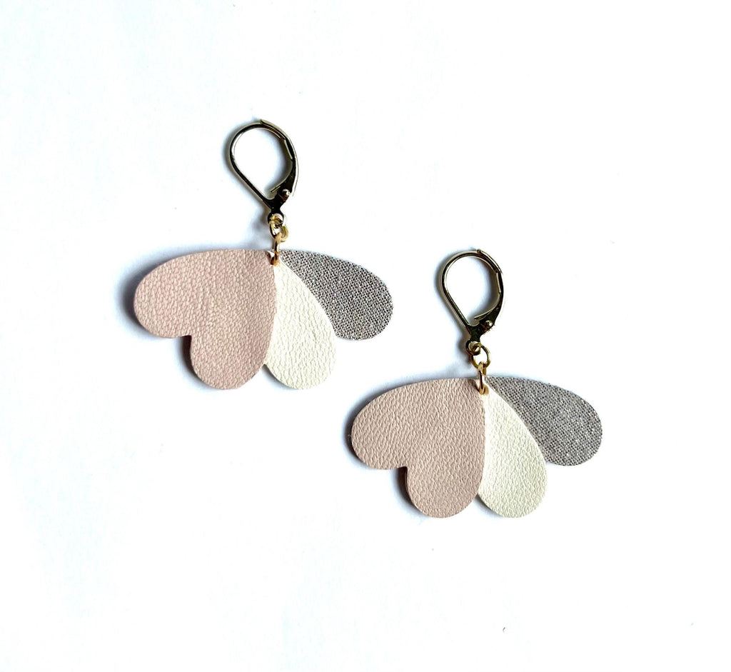 Boucles d’oreilles nude cœurs en cuir upcyclé, bijoux artisanaux légers faits main pour femme, cadeau original, fête des mères
