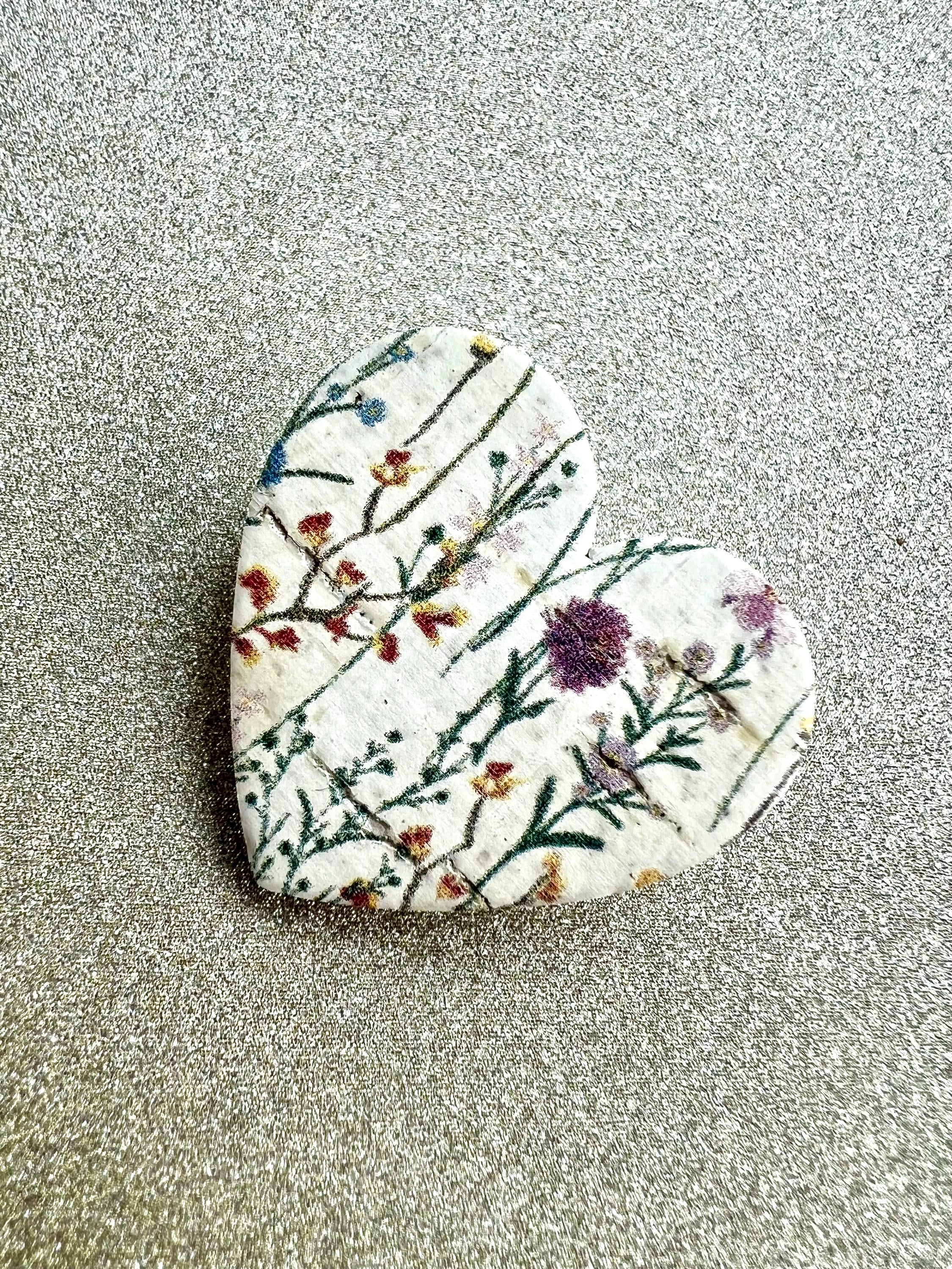 Broche cœur motif fleurs sauvages en liège - cadeau fête des mères  cadeau maîtresse - cadeau pour elle - cadeau femme  broche originale