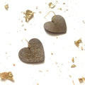 Boucles d’oreilles cœur en cuir gris souris à paillettes recyclé