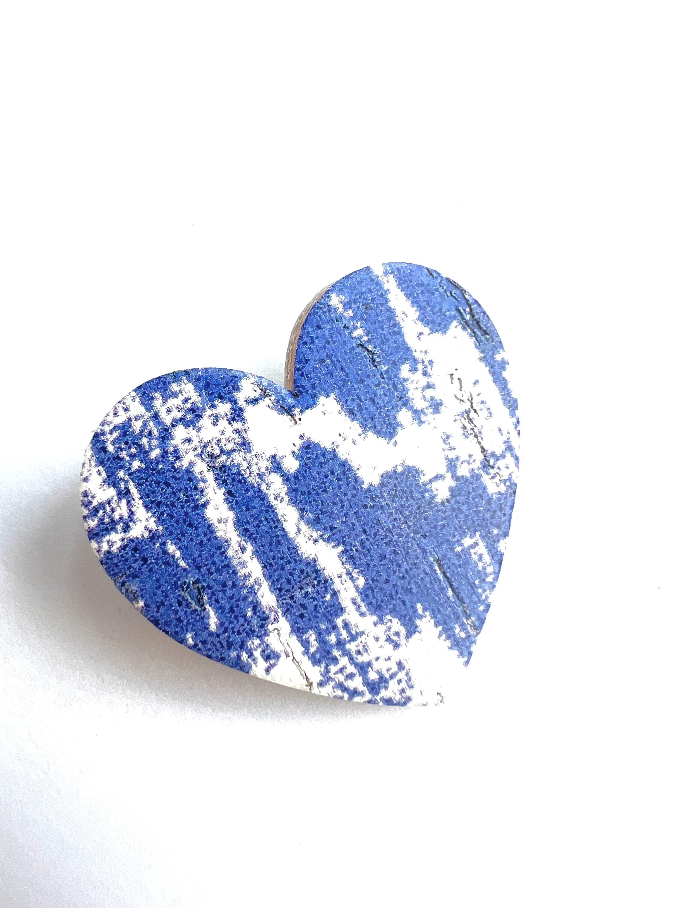 Broche cœur bleu et blanc en liège et cuir - cadeau fête des mères - cadeau maîtresse - cadeau pour elle - cadeau femme  broche originale
