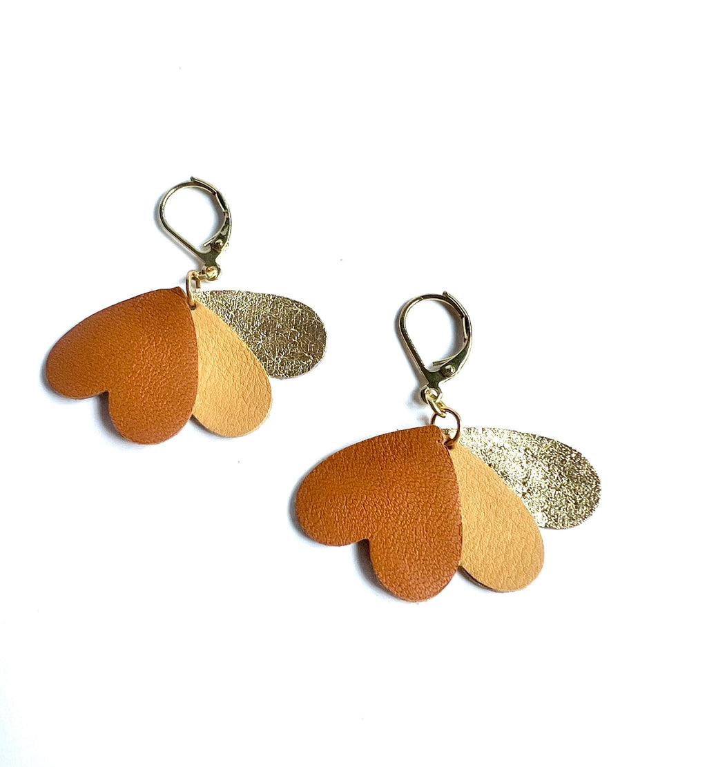 Boucles d’oreilles pendantes cœurs en cuir, bijoux artisanaux légers faits main pour femme, cadeau original, fête des mères, tons naturels