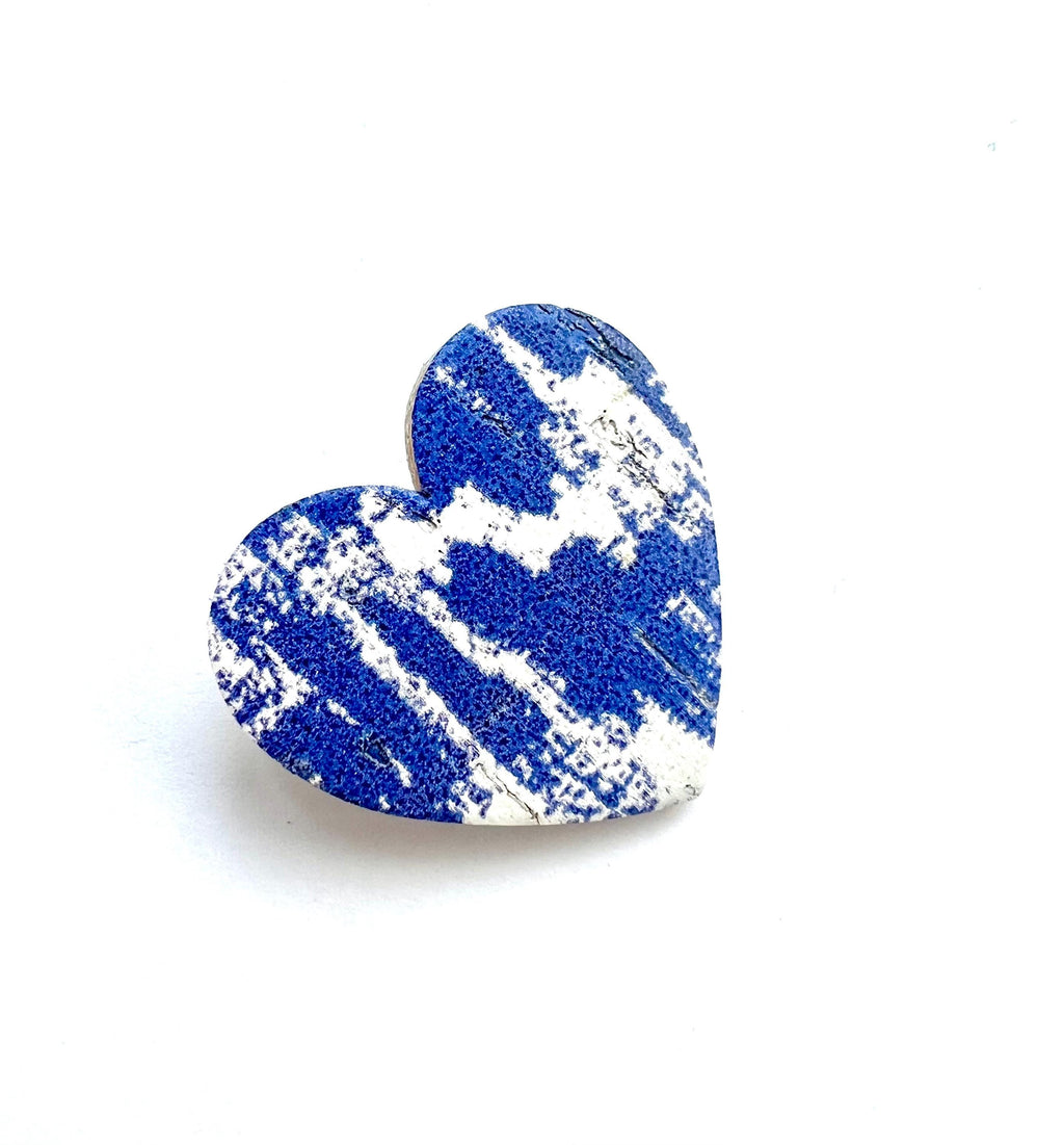 Broche cœur bleu et blanc en liège et cuir - cadeau fête des mères - cadeau maîtresse - cadeau pour elle - cadeau femme  broche originale