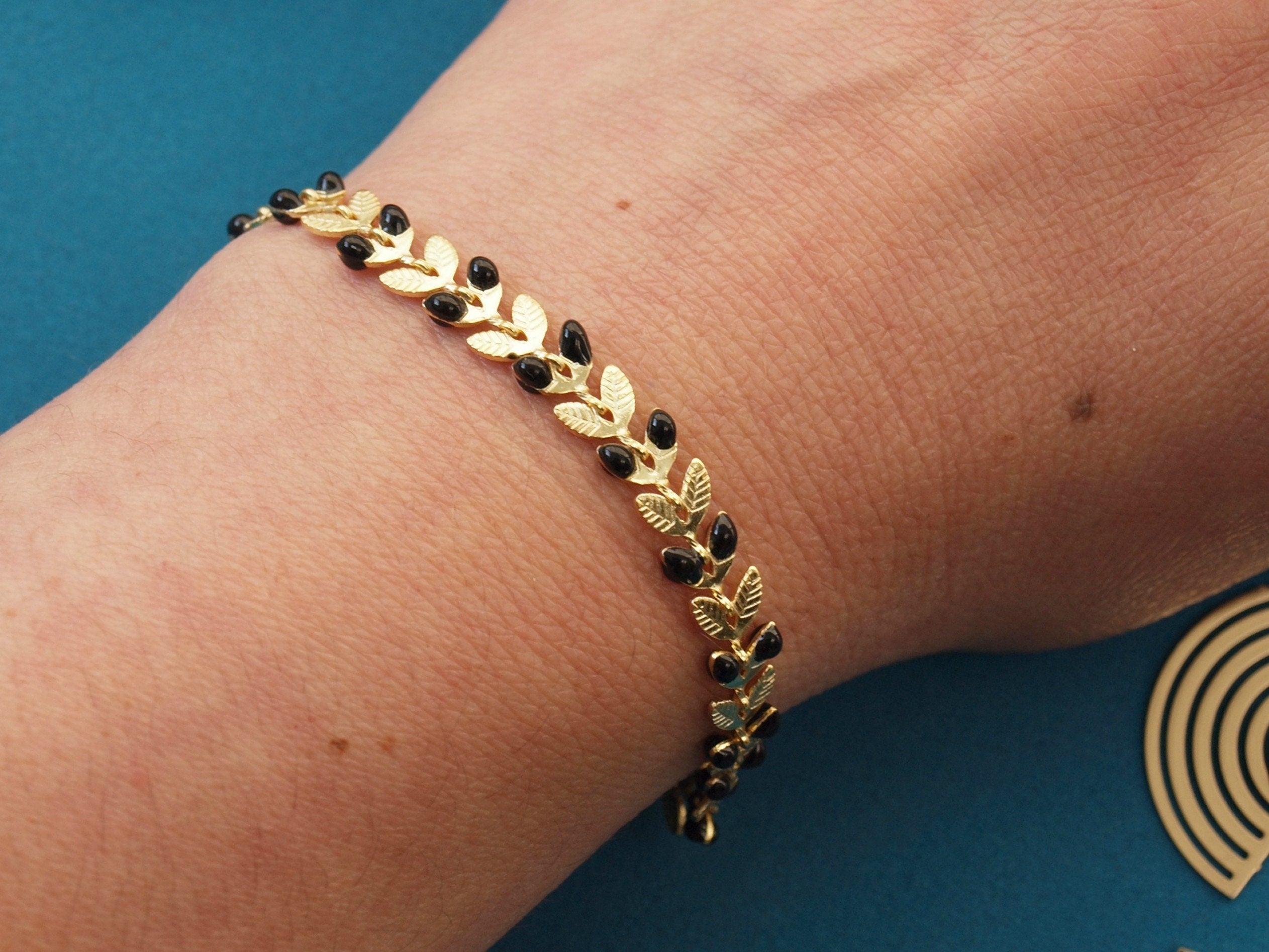 Bracelet fin or et noir - chaîne épis émaillée - bracelet femme à juxtaposer - superposition bracelets - bracelet boheme - cadeau pour elle