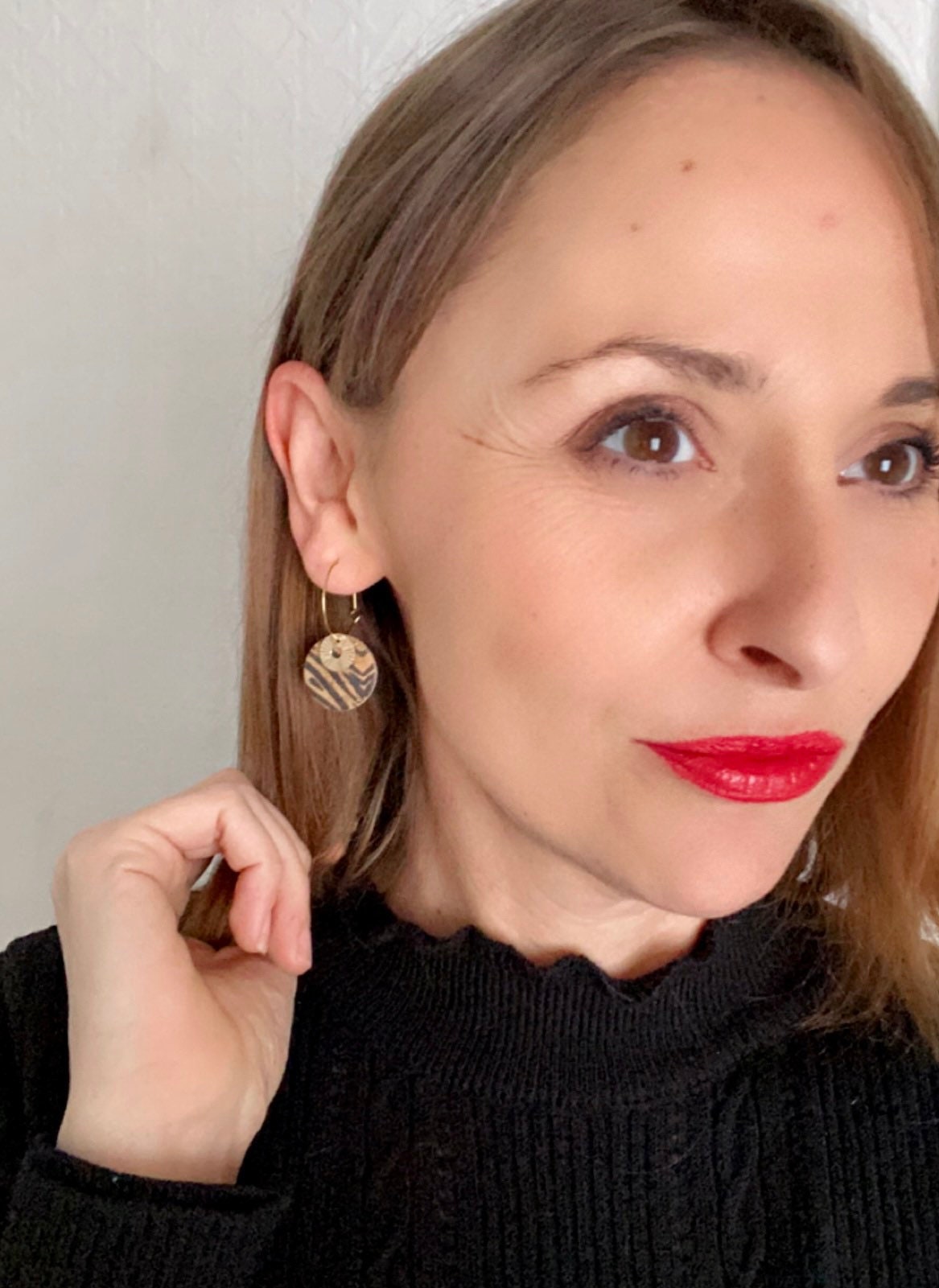 Boucles d’oreilles liège et cuir motif léopard - créoles dorées en acier inoxydable