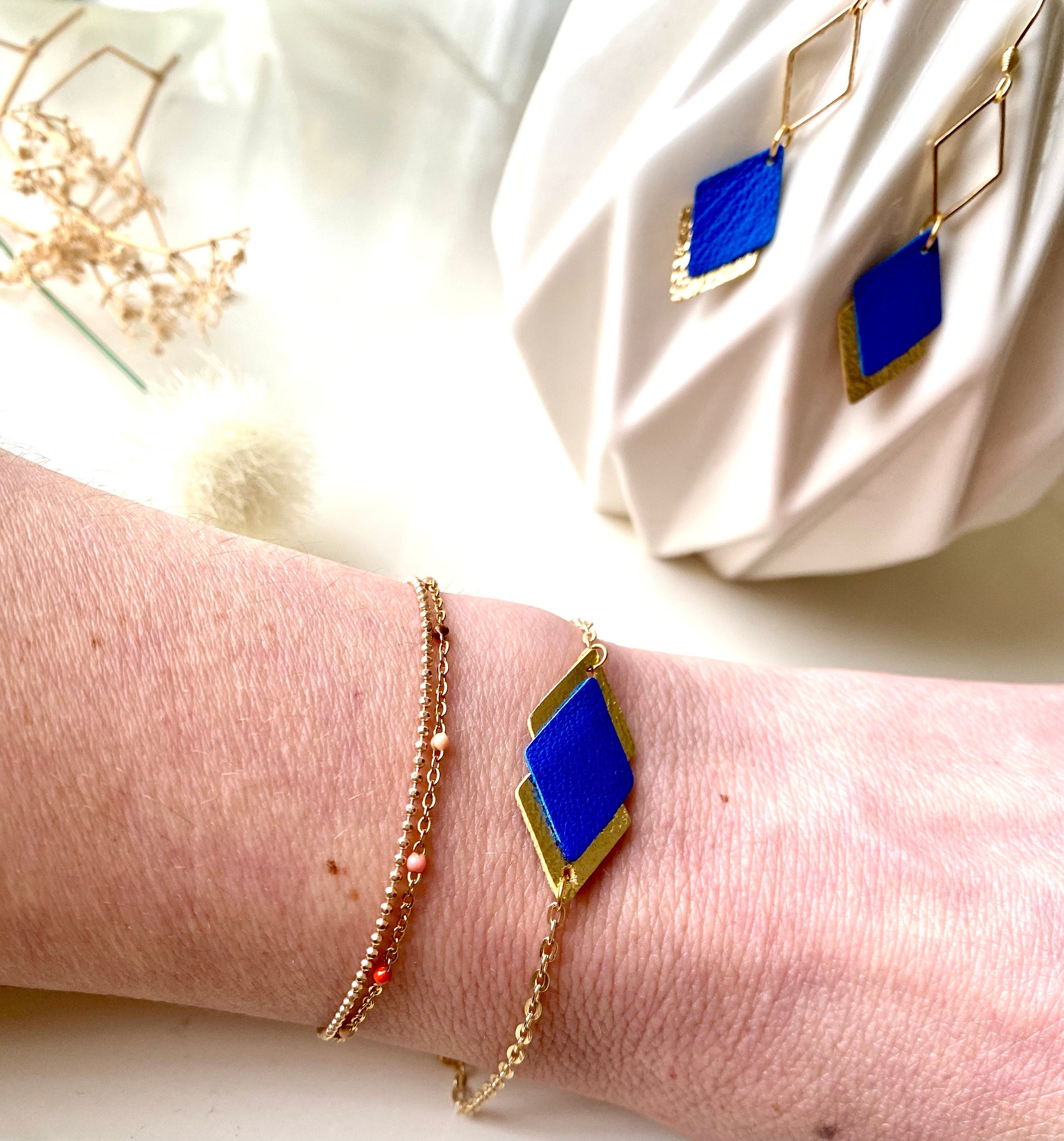 Bracelet femme cuir bleu électrique et laiton doré