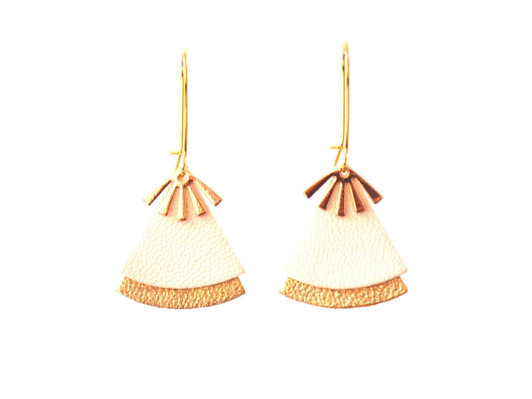 Boucles d'oreilles éventail cuir blanc et or, laiton doré - boucles d'oreilles japonisantes - boucles d'oreilles ethniques modèle STELLA