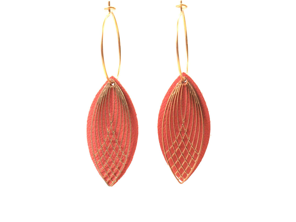 Boucles d'oreilles créoles acier inoxydable - cuir corail et or - créoles style art déco - modèle SIENNA