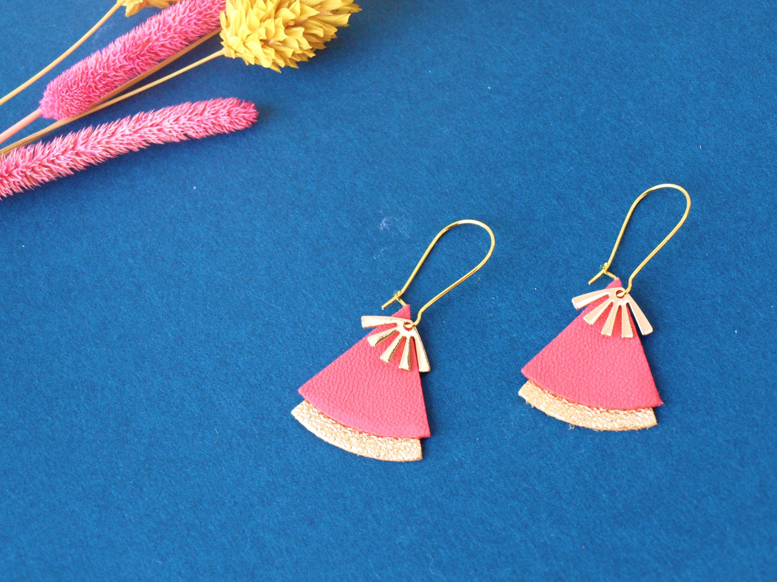 Boucles d'oreilles cuir corail, terracotta et or, forme éventail - boucles d'oreilles ethniques modèle STELLA