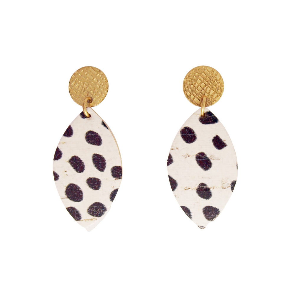 Boucles d'oreilles liège motif dalmatien, noir et blanc, cuir et acier forme feuille LOAN