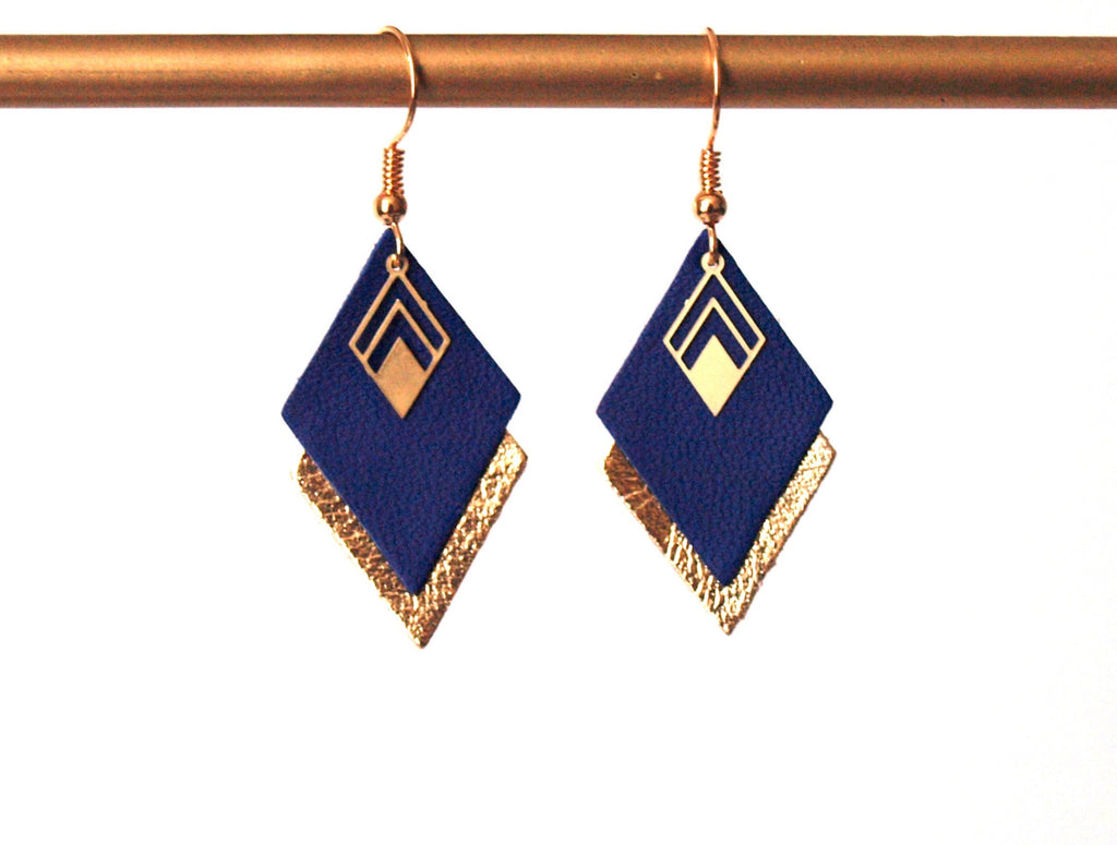 Boucles d'oreilles cuir bleu et or, boucles d'oreilles graphiques losanges bleu roi et doré - modèle LYA - cadeau noël pour femme pour elle