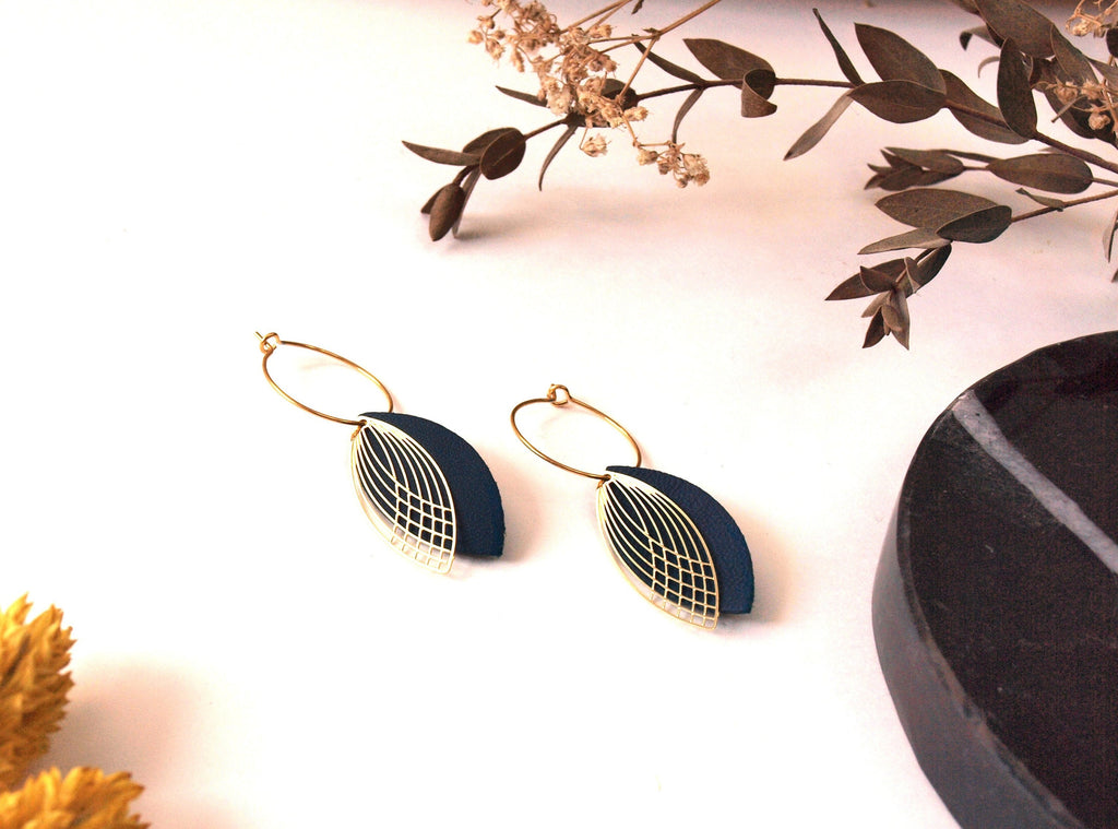 Boucles d'oreilles créoles acier et cuir - bleu canard et or - créoles style art déco - modèle SIENNA