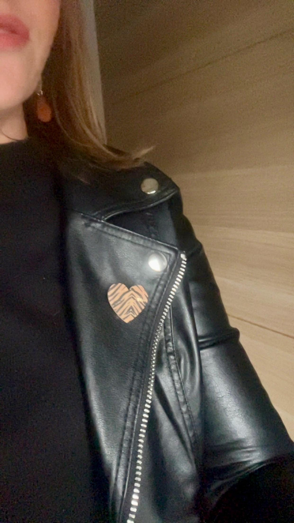 Broche léopard cœur en liège - cadeau fête des mères - cadeau maîtresse - cadeau pour elle - cadeau femme  broche originale