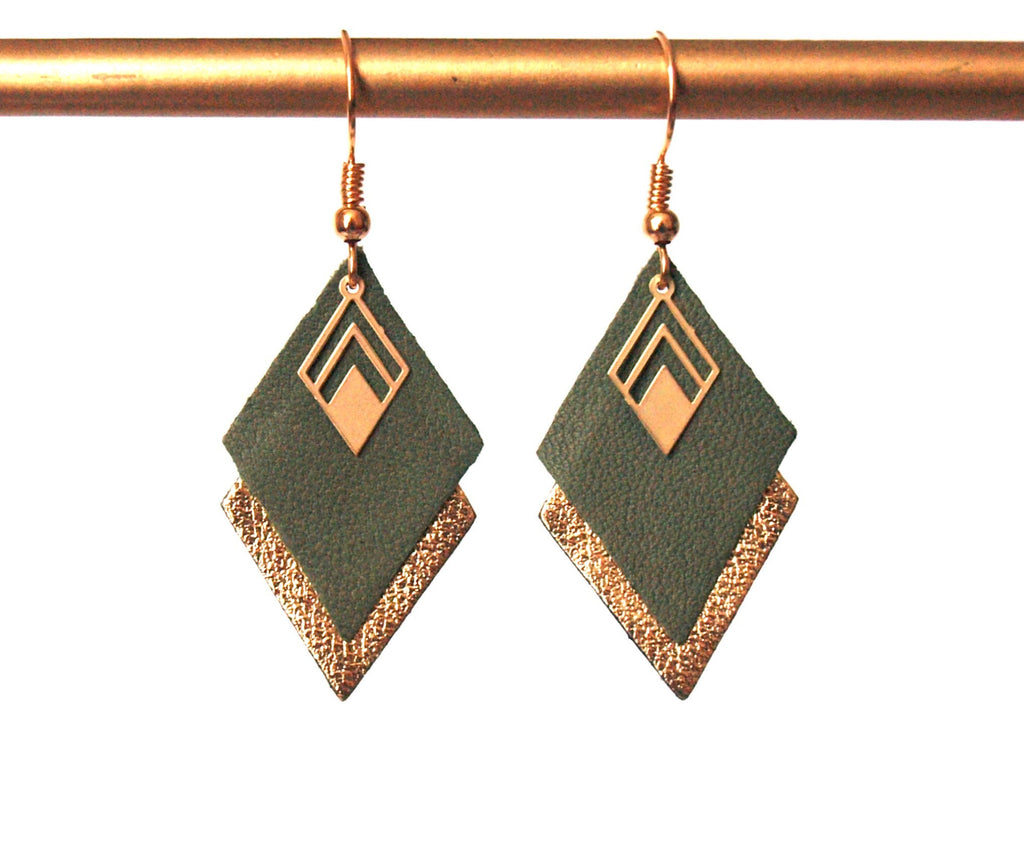 Boucles d'oreilles cuir vert kaki et or, losanges de cuir vert kaki et doré - boucles d'oreilles graphiques géométriques - modèle LYA - noël