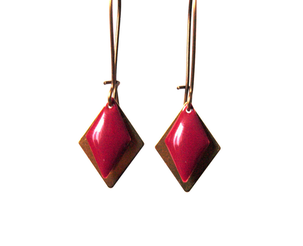 Boucles d'oreilles sequin émaillé graphiques - losange émaillé rouge grenat sur laiton brut - monture bronze - cadeau de noël femme