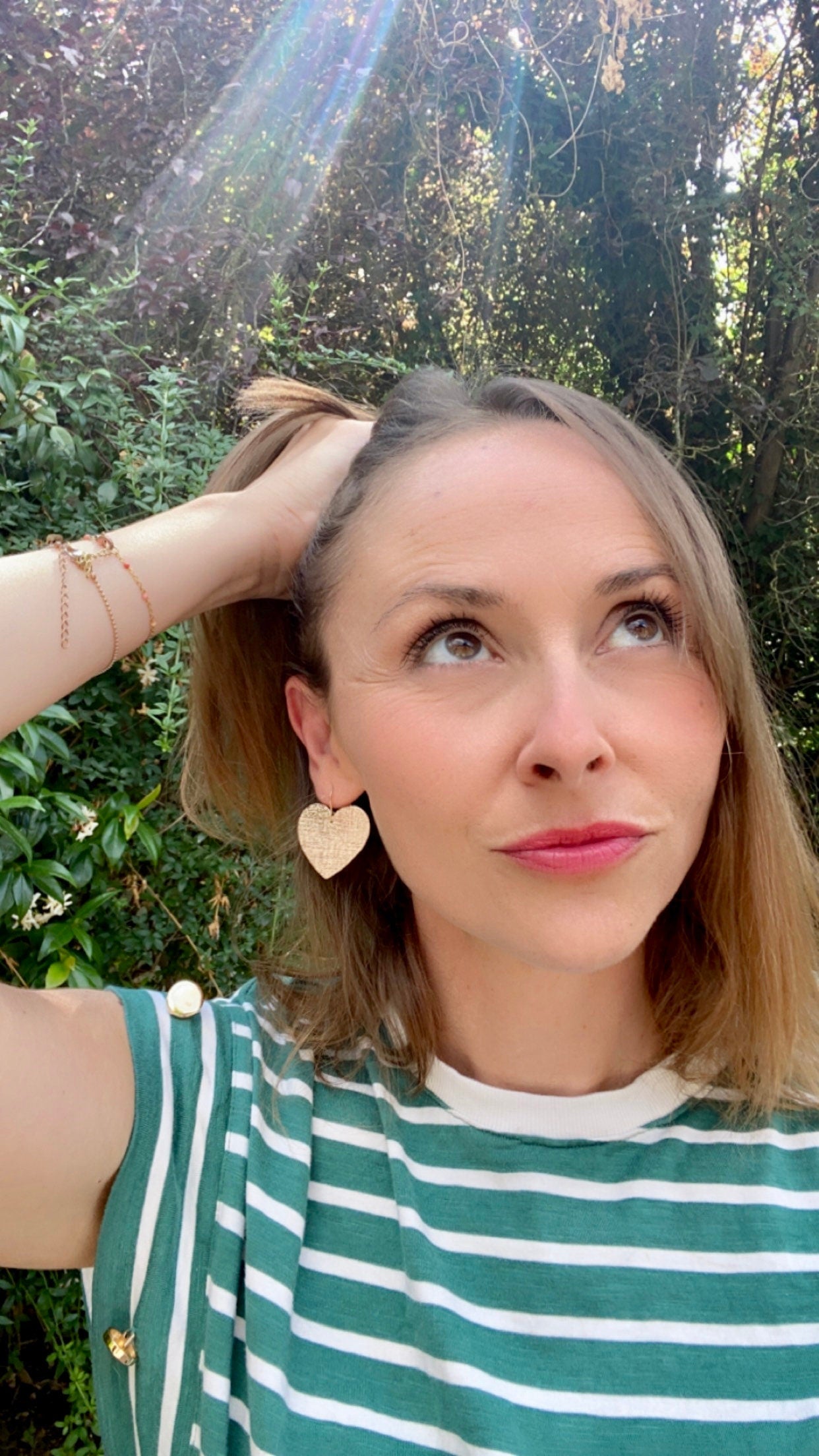 Boucles d’oreilles cœur en cuir gris souris à paillettes recyclé