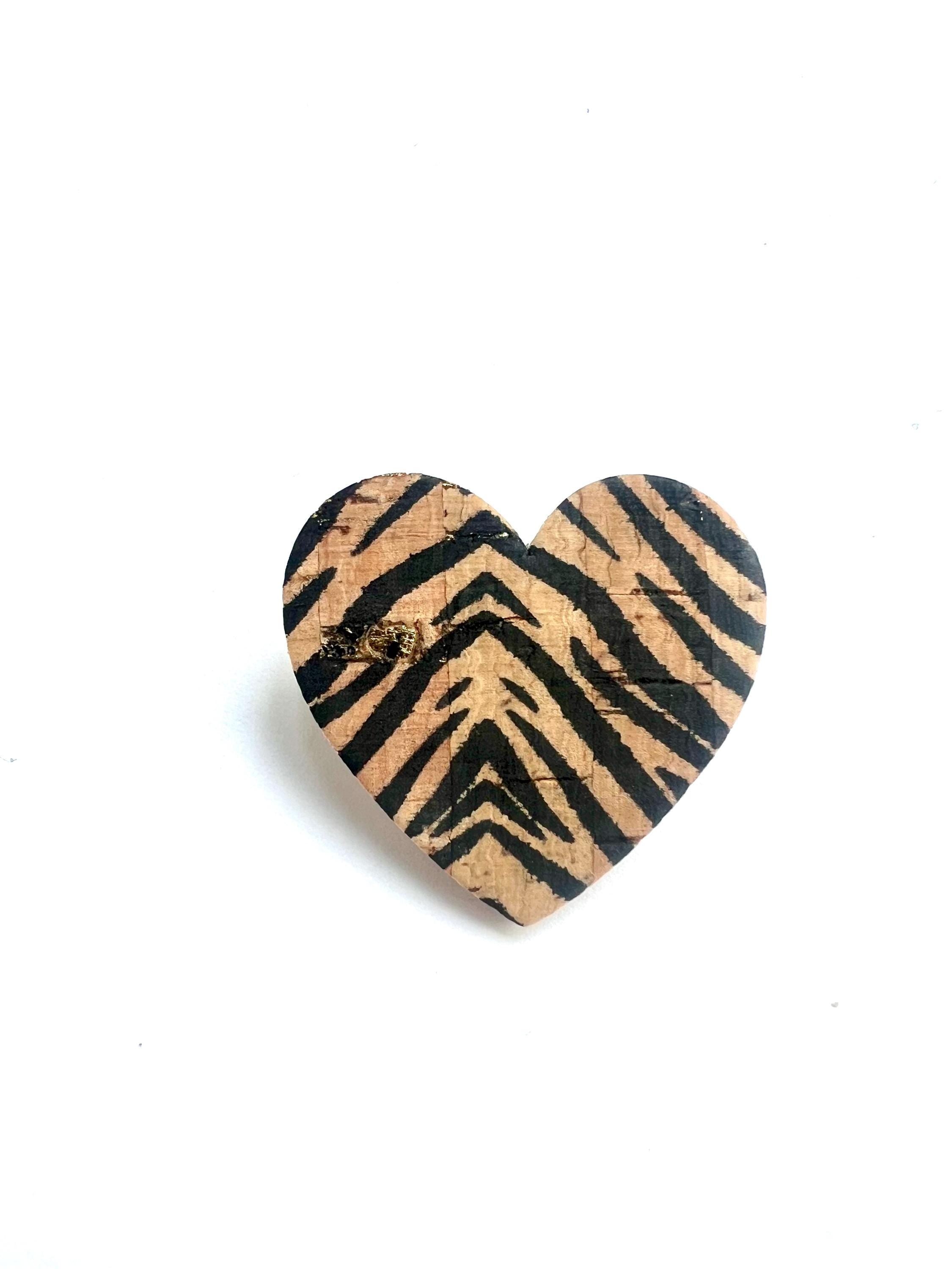 Broche coeur motif zèbre en liège imprimé  doublé de cuir - cadeau fête des mères - cadeau maîtresse - cadeau pour elle