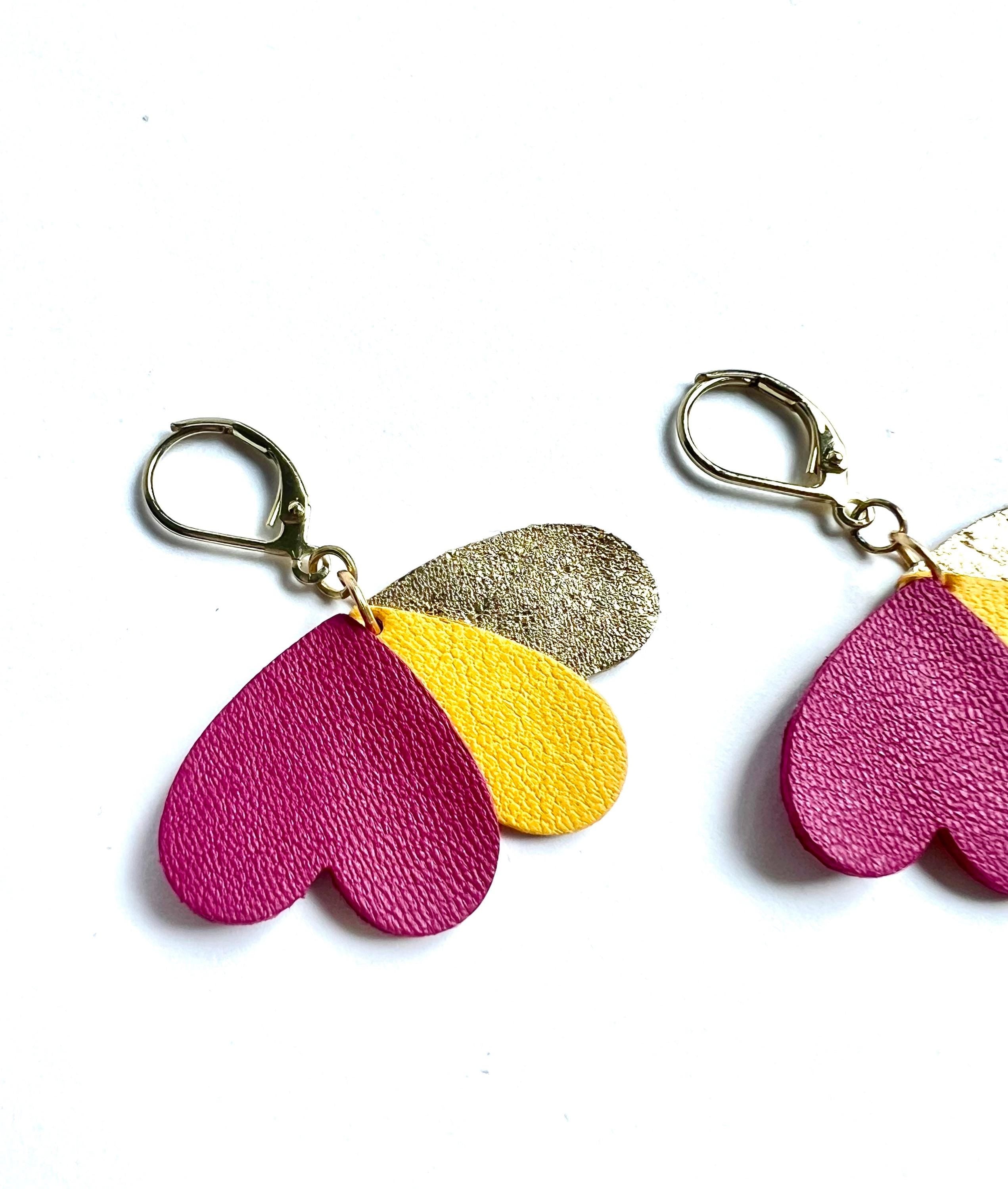 Boucles d’oreilles cœurs violet jaune et or en cuir upcyclé, bijoux artisanaux légers faits main boucles pendantes femme, cadeau original