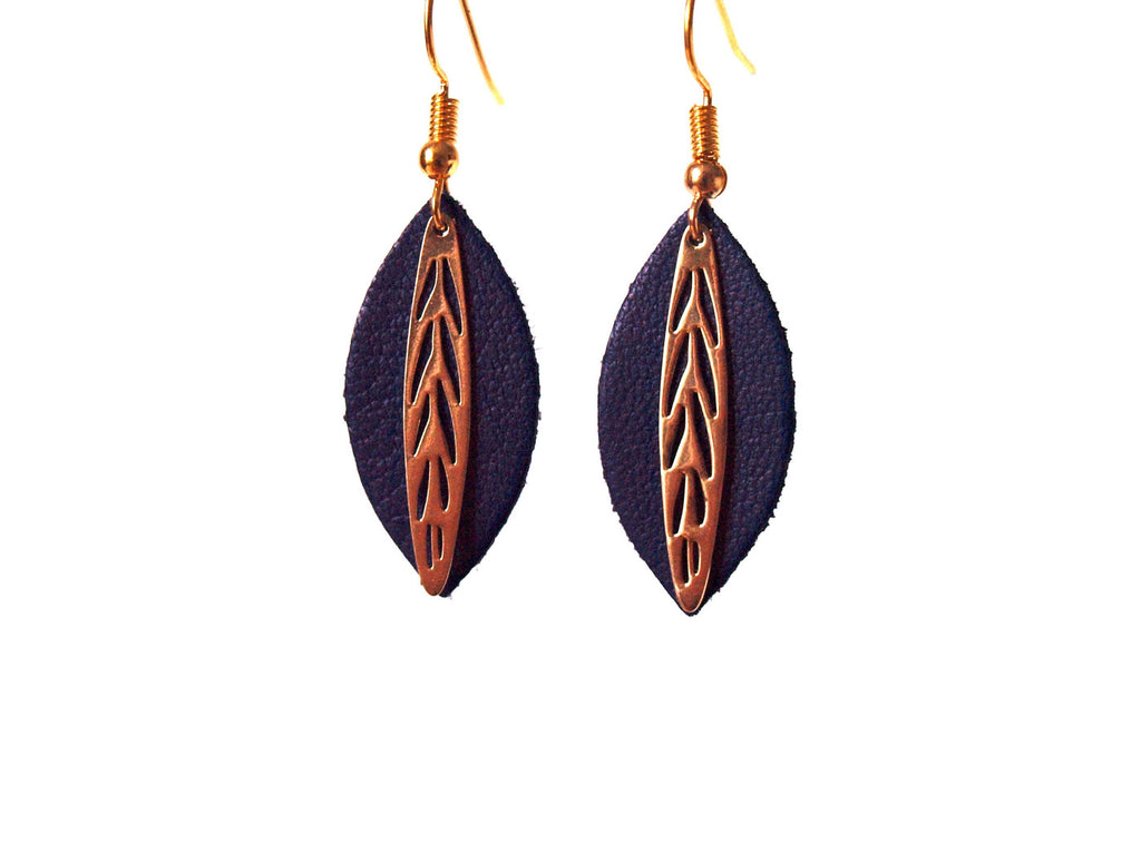 Boucles d'oreilles cuir bleu roi et or - feuille de cuir sur monture crochet laiton doré  - cadeau femme été - modèle Fiona