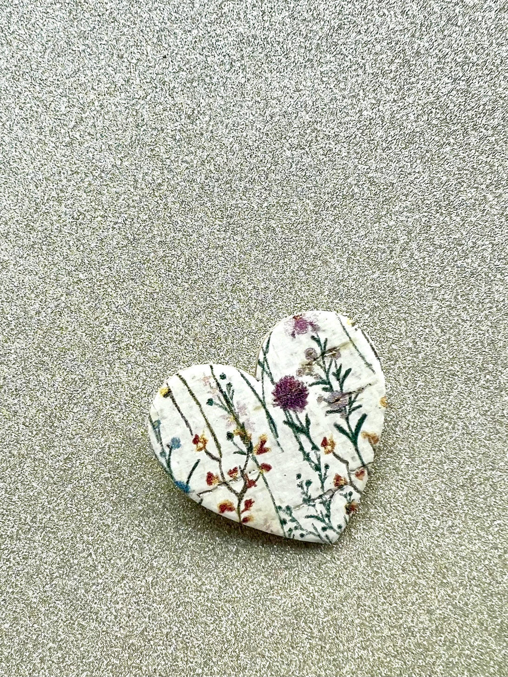 Broche cœur motif fleurs sauvages en liège - cadeau fête des mères  cadeau maîtresse - cadeau pour elle - cadeau femme  broche originale