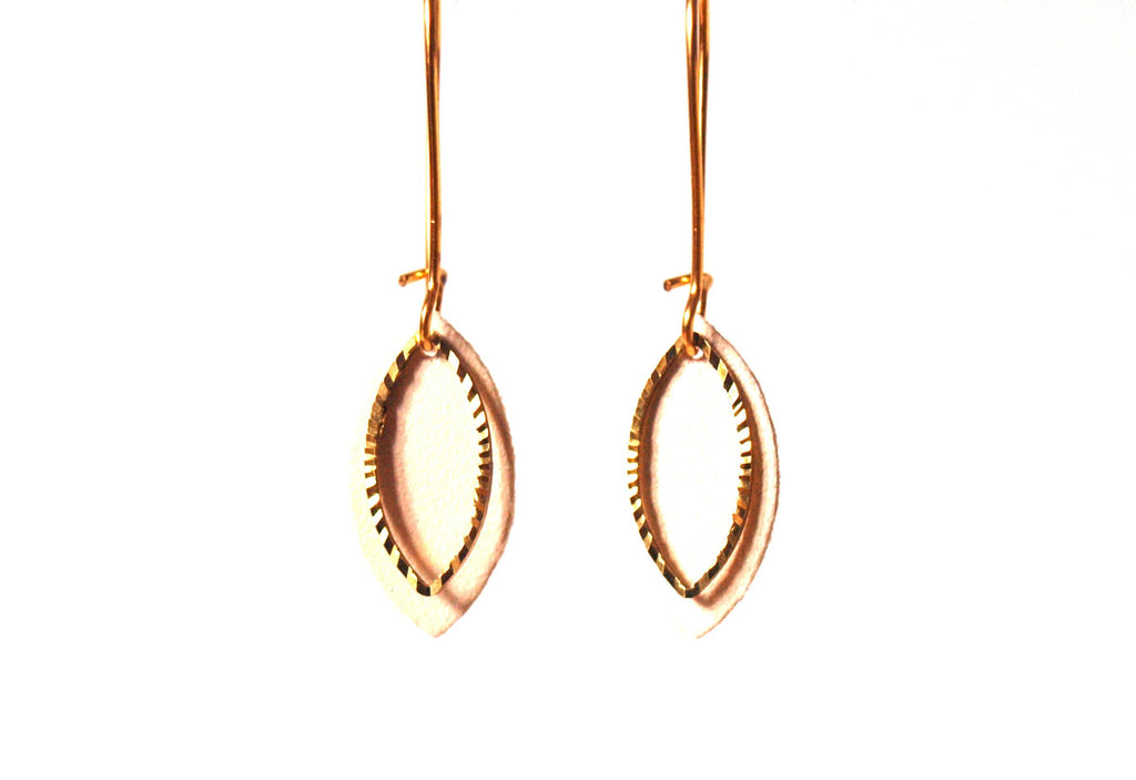 Boucles d'oreilles cuir blanc et or - boucles d'oreilles mariage  - boucles d'oreilles discrètes - cadeau femme  modèle EMMA