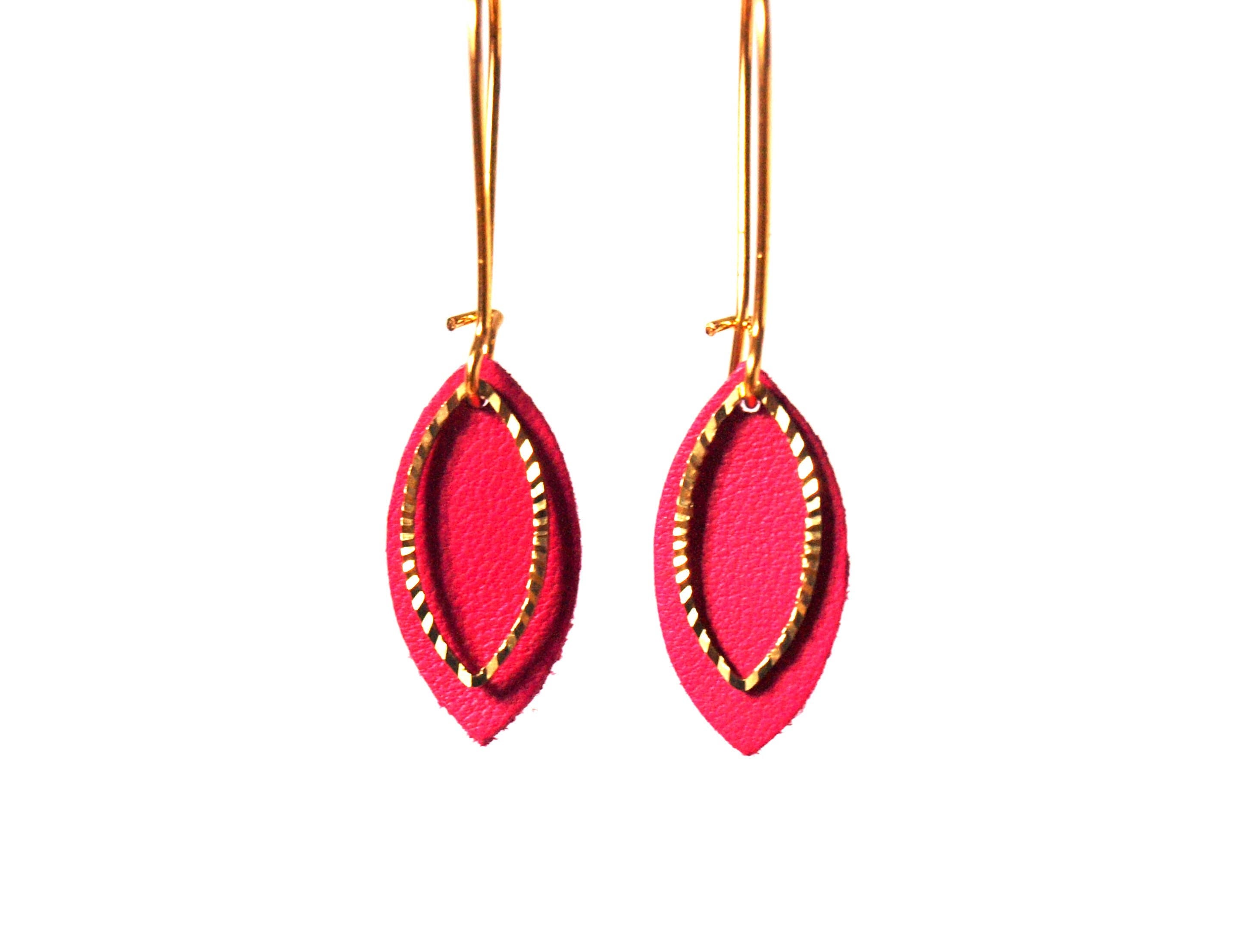 Boucles d'oreilles cuir rose framboise et or et or - boucles d'oreilles feuilles  - boucles d'oreilles discrètes - cadeau femme  modèle EMMA