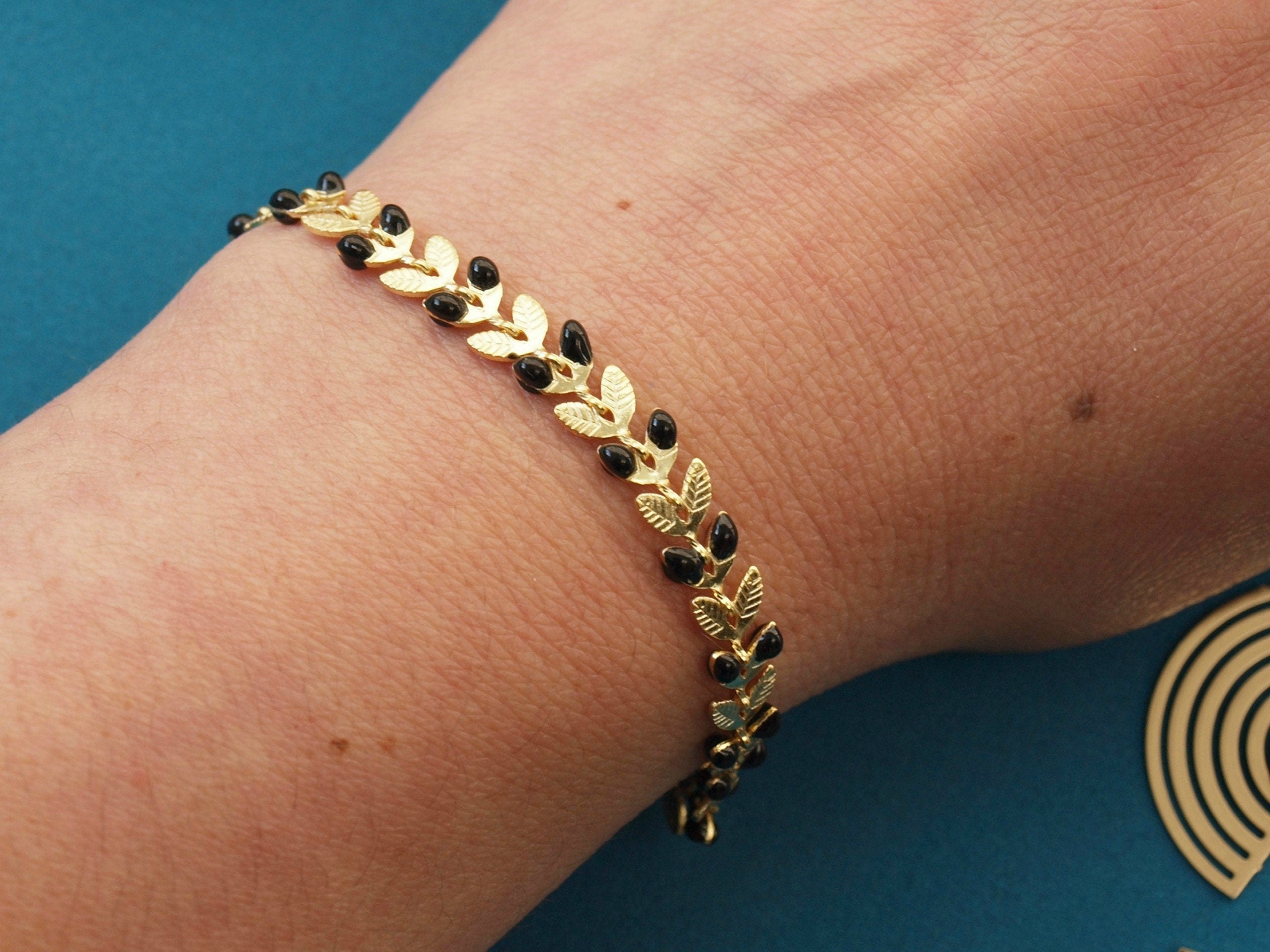 Bracelet fin or et noir - chaîne épis émaillée - bracelet femme à juxtaposer - superposition bracelets - bracelet boheme - cadeau pour elle
