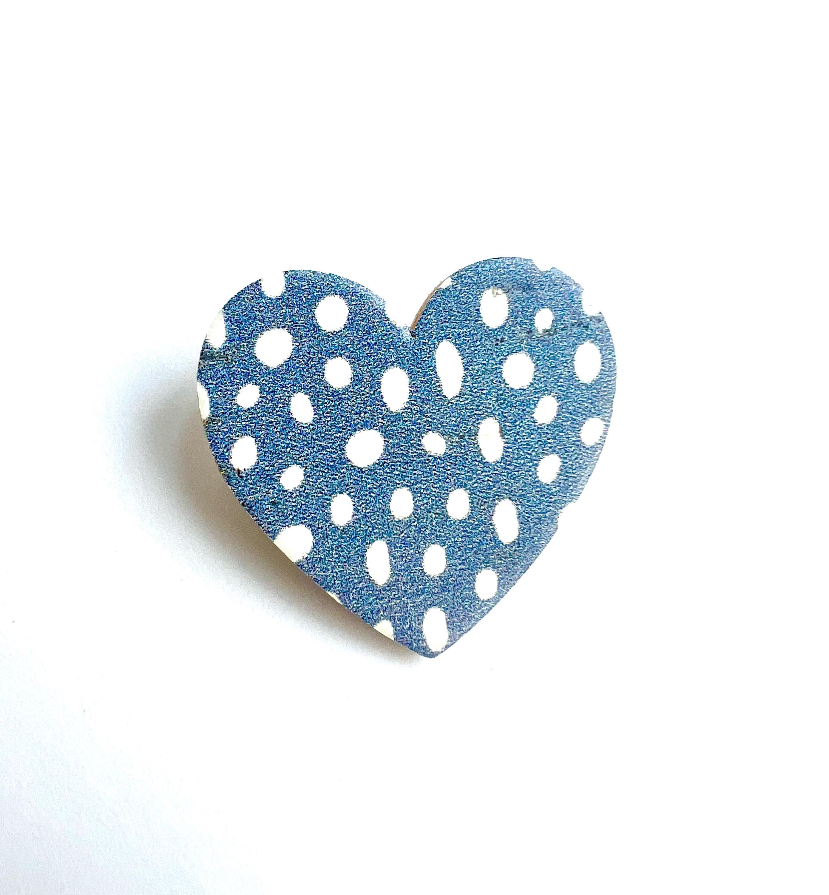 Broche bleue à pois blancs en liège forme cœur - cadeau fête des mères  cadeau maîtresse - cadeau pour elle - cadeau femme  broche originale