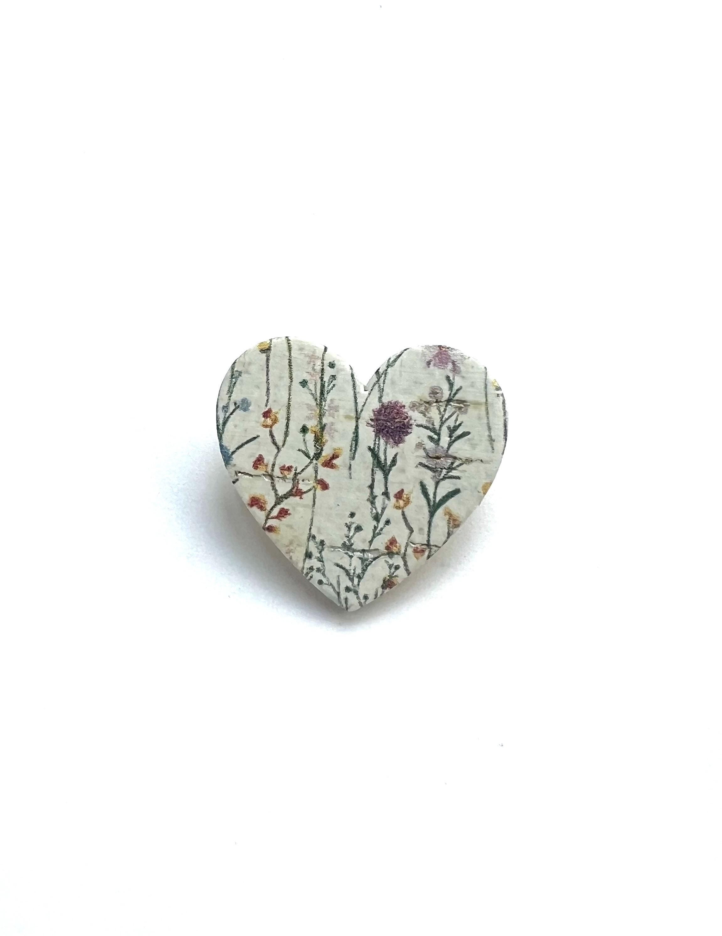 Broche cœur motif fleurs sauvages en liège - cadeau fête des mères  cadeau maîtresse - cadeau pour elle - cadeau femme  broche originale