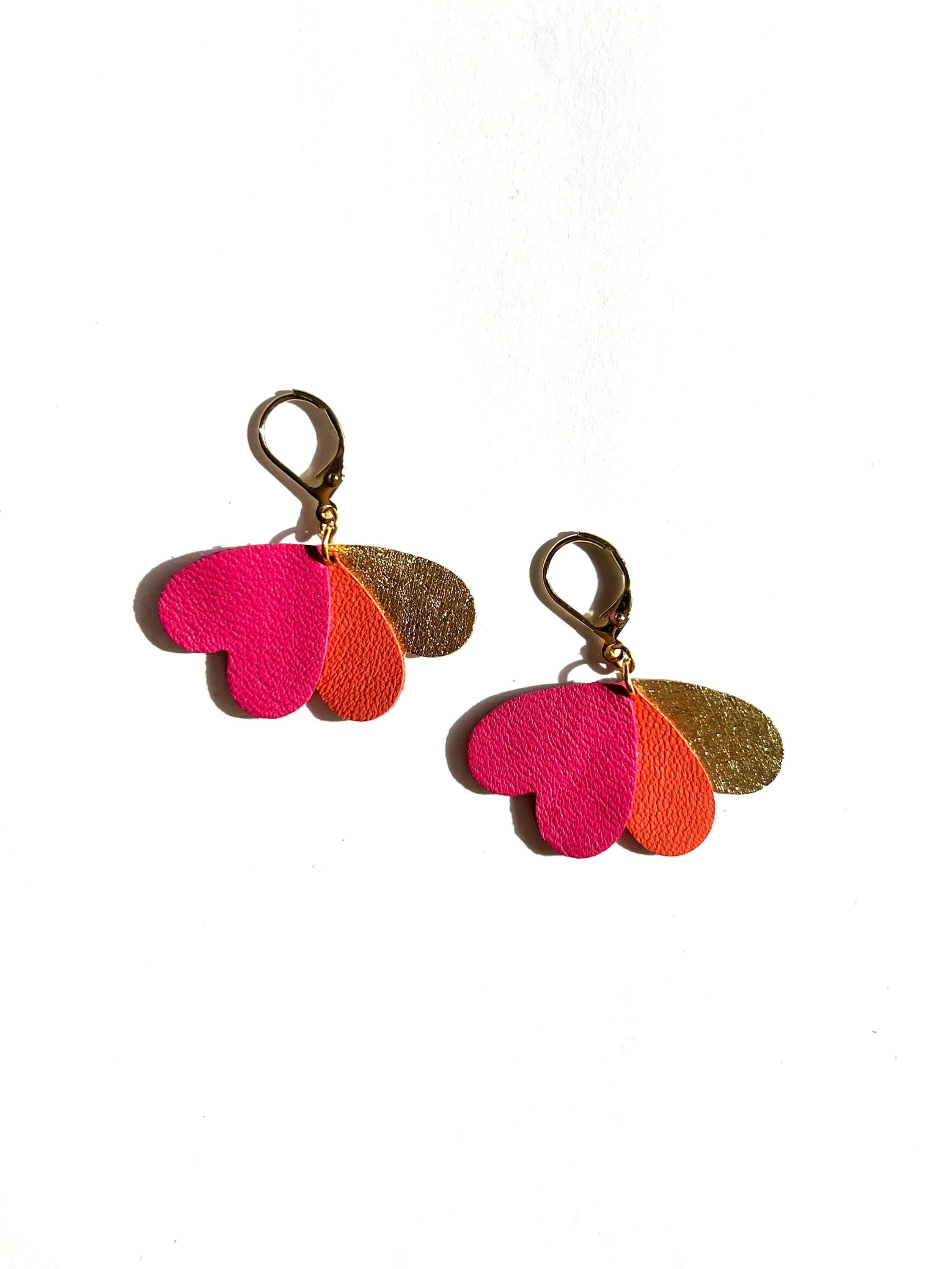 Boucles d’oreilles cœurs en cuir upcyclé, bijoux artisanaux légers faits main boucles pendantes femme, cadeau original, fuchsia corail et or