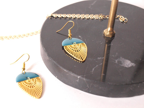 Boucles d'oreilles art déco plaqué or mat et sequin émaillé demi cercle bleu turquoise et or - printemps été - cadeau femme - saint valentin