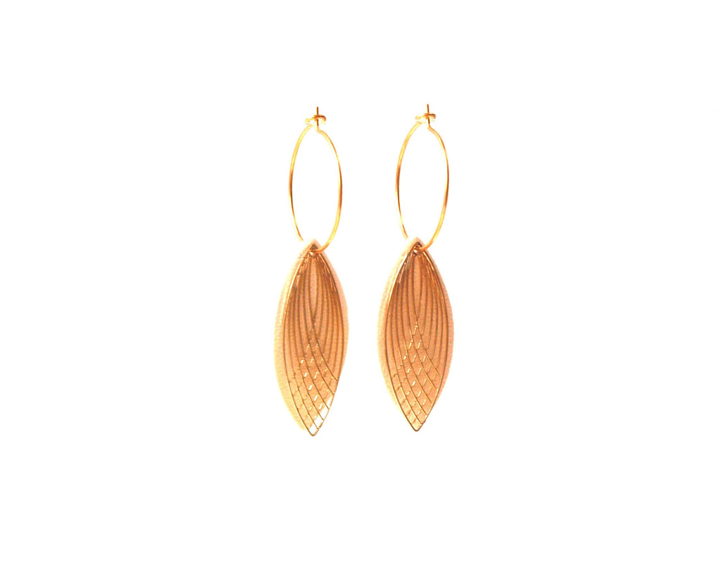 Boucles d'oreilles créoles acier inoxydable et cuir -blanc et or - créoles style art déco - modèle SIENNA