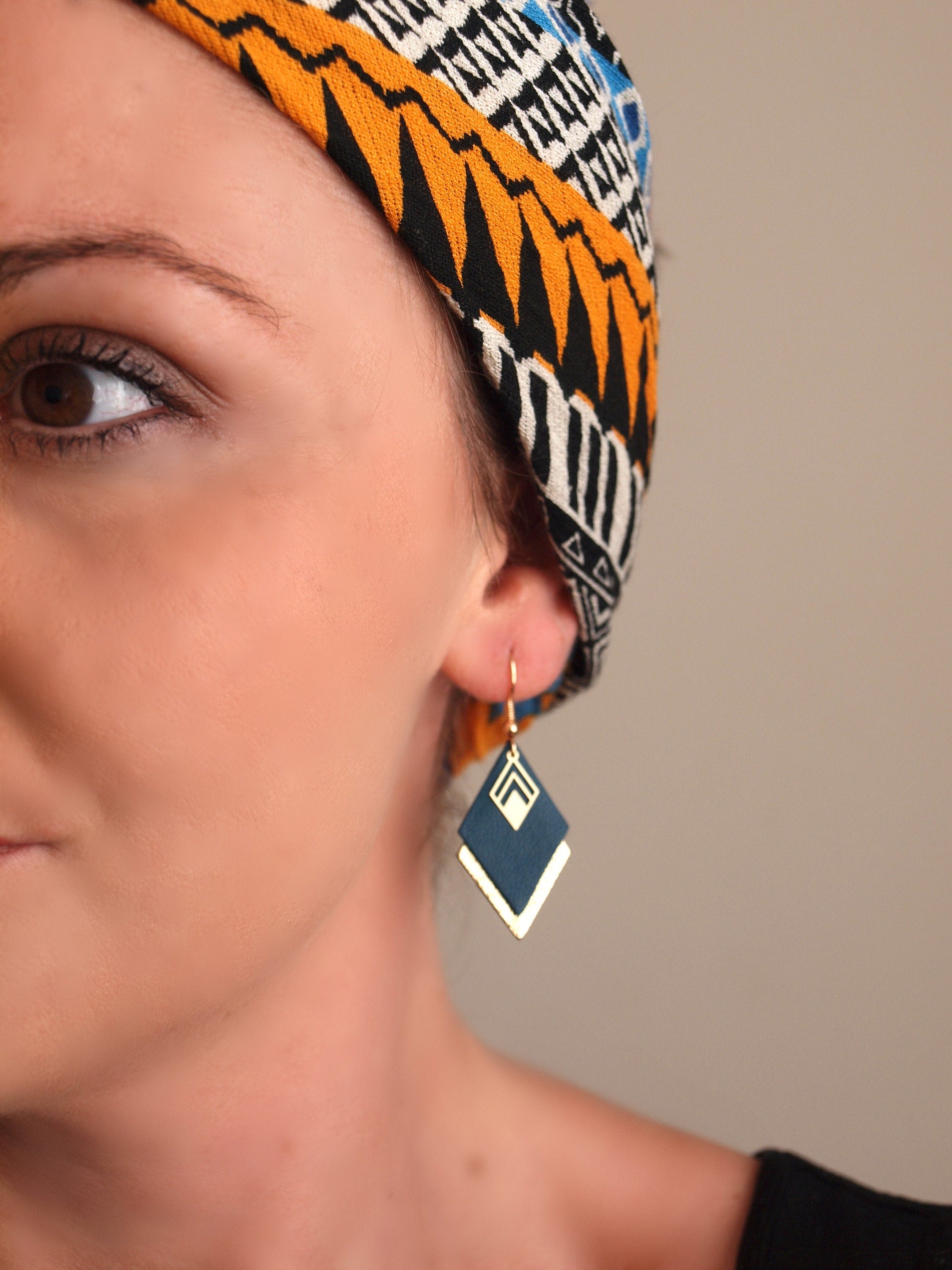 Boucles d'oreilles cuir noir et or, boucles d'oreilles graphiques losanges - modèle LYA - cadeau de noël pour femme pour elle
