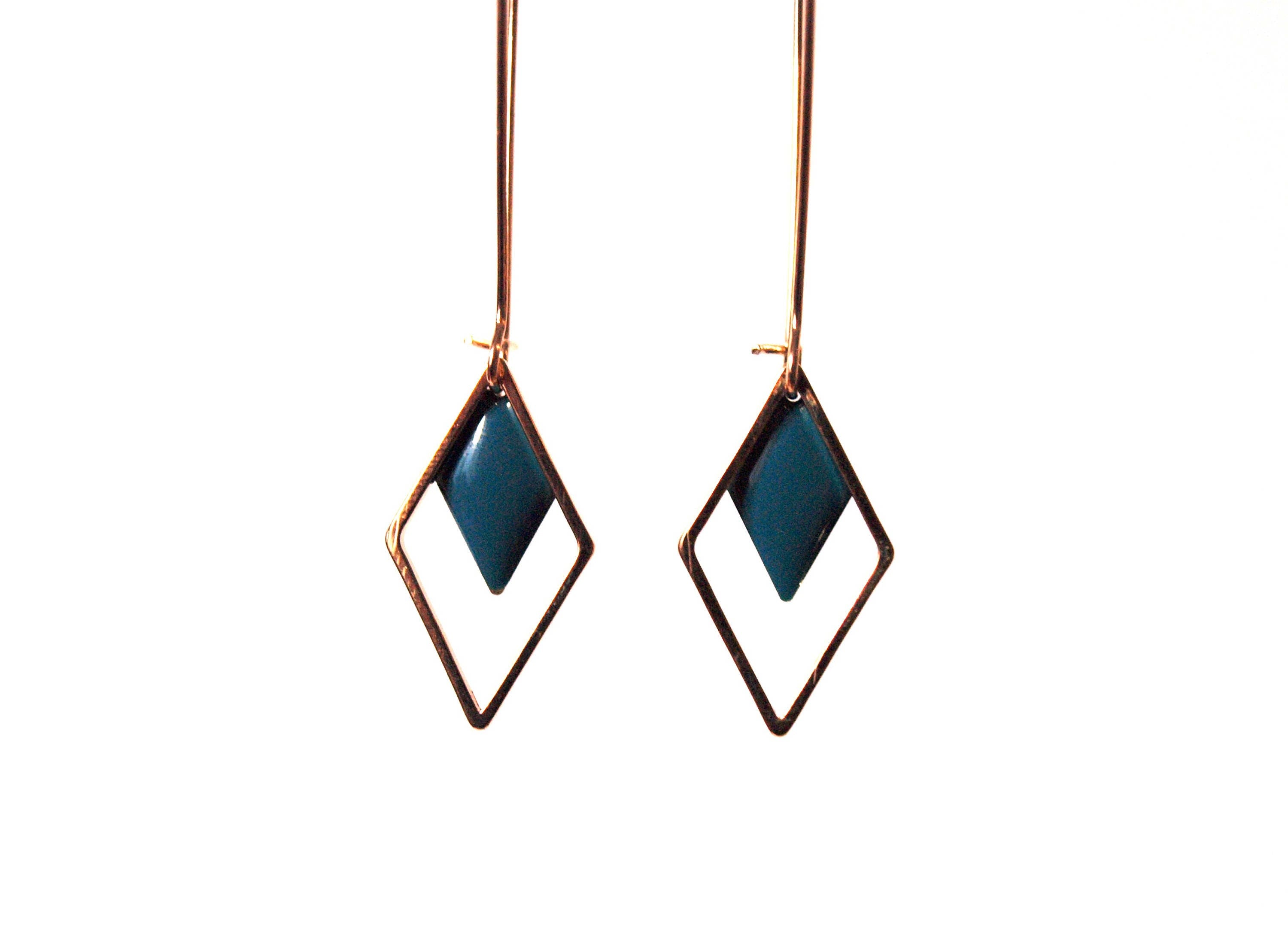 Boucles d'oreilles sequin émaillé losange bleu canard sur monture en laiton doré - boucles d'oreilles graphiques minimalistes