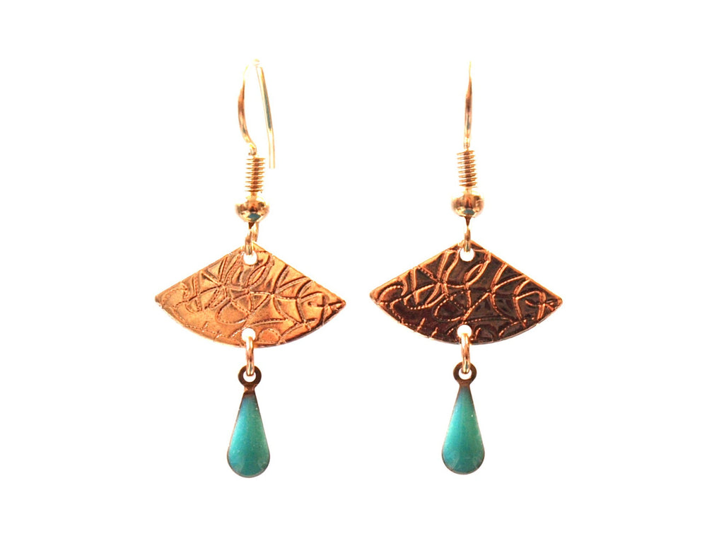 Boucles d'oreilles dorées discrètes mint et or - boucles d'oreilles éventail vert d'eau, vert pastel, vert clair - modèle EVA