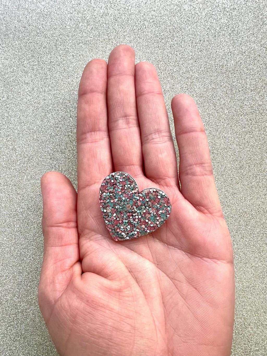 Broche cœur à paillettes en liège et cuir - cadeau fête des mères - cadeau maîtresse - cadeau pour elle - cadeau femme  broche originale