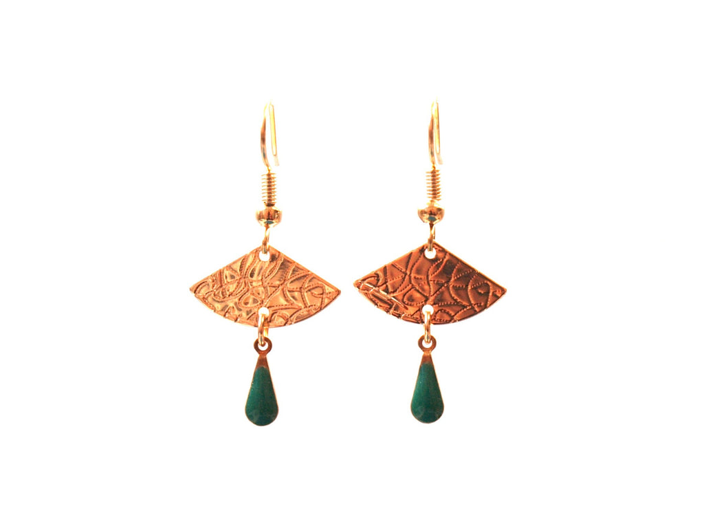 Boucles d'oreilles dorées discrètes vert et or - boucles d'oreilles éventail et goutte vert émeraude - modèle EVA green