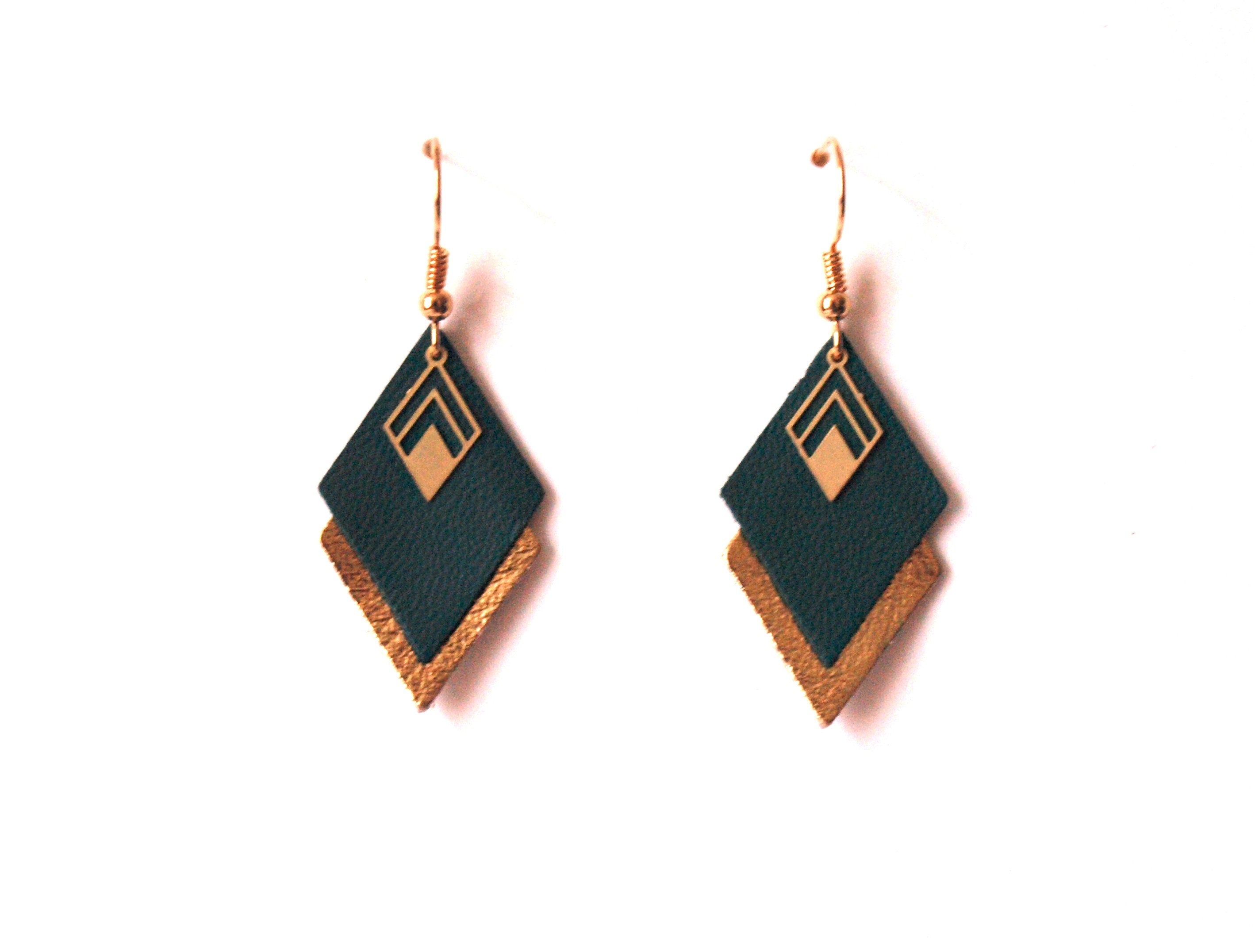 Boucles d'oreilles cuir vert et or, losanges de cuir vert émeraude et doré - boucles d'oreilles graphiques géométriques - modèle LYA - noël