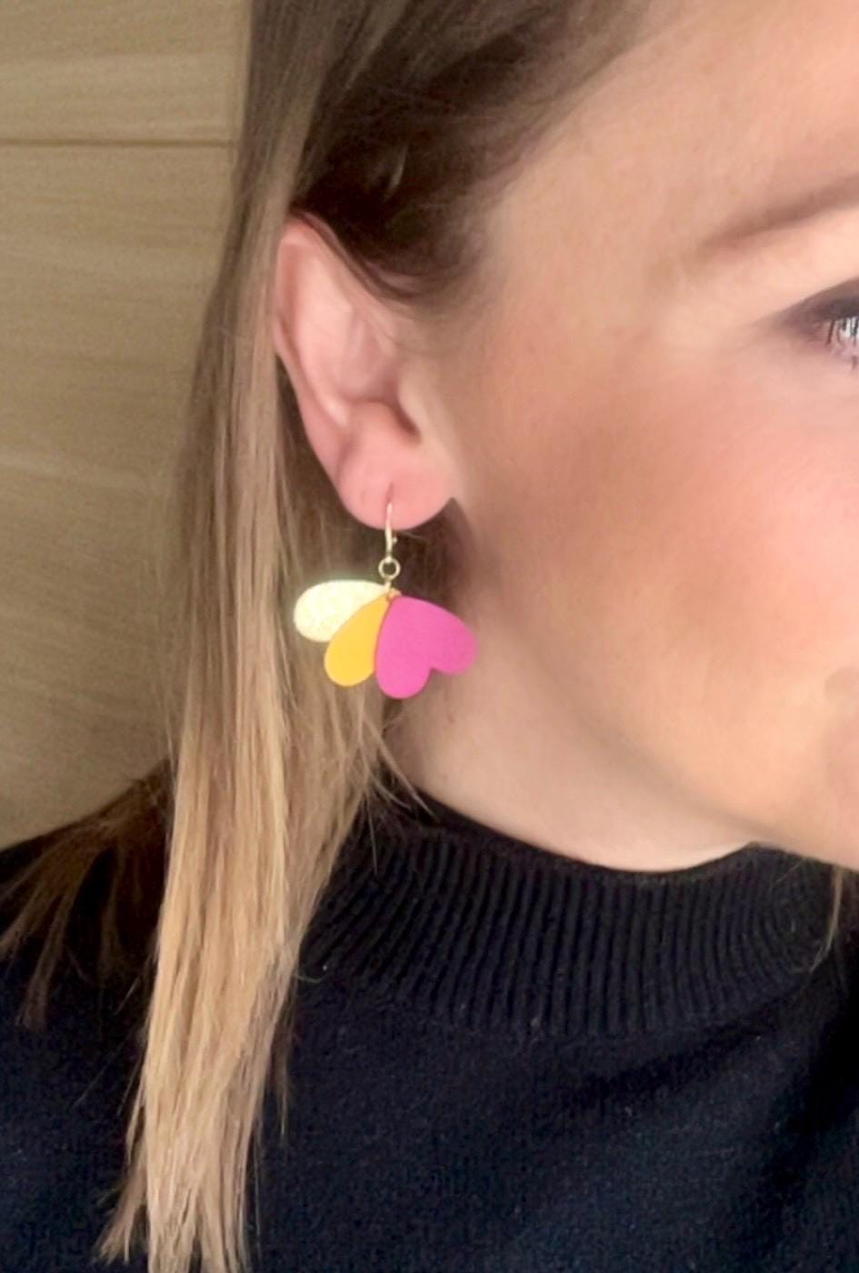 Boucles d’oreilles cœurs violet jaune et or en cuir upcyclé, bijoux artisanaux légers faits main boucles pendantes femme, cadeau original