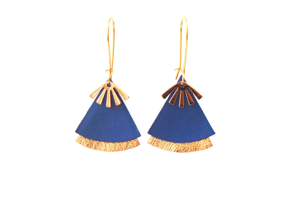 Boucles d'oreilles originales en cuir bleu et or, bleu vif, lavande et doré - forme éventail - style art déco, ethniques modèle STELLA